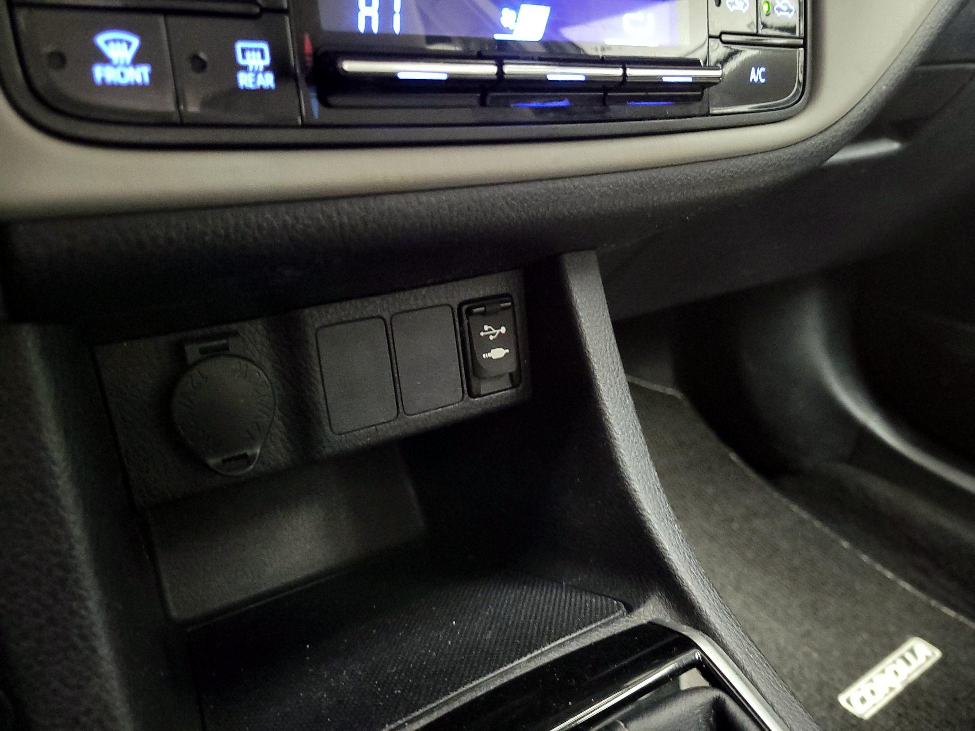 Thumbnail: 2017 Toyota Corolla - 18