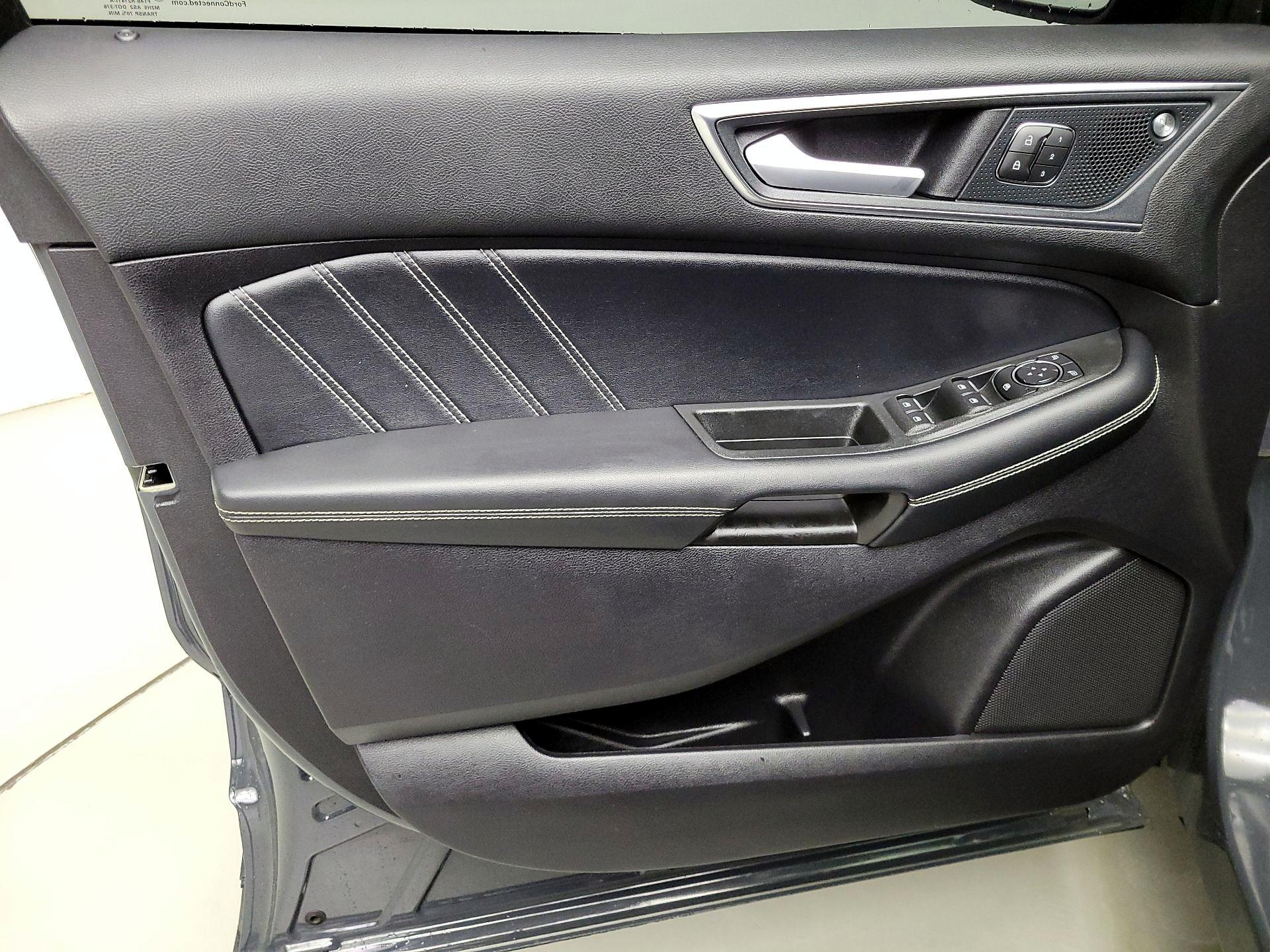 Thumbnail: 2021 Ford Edge - 12