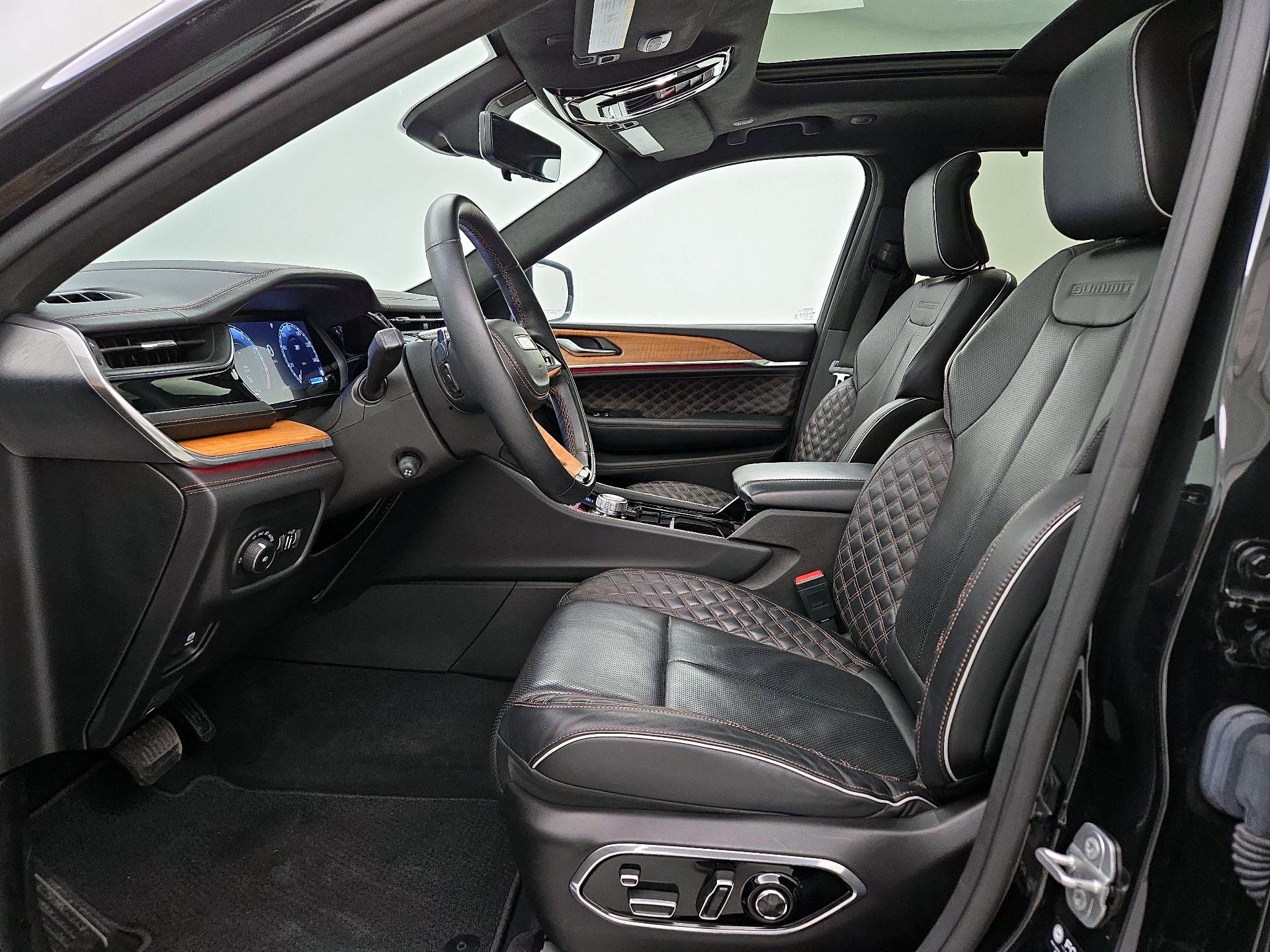 Thumbnail: 2022 Jeep Grand Cherokee - 11