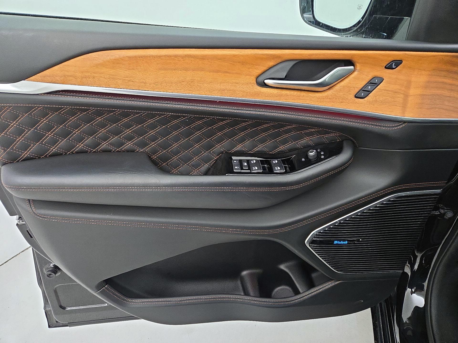 Thumbnail: 2022 Jeep Grand Cherokee - 12