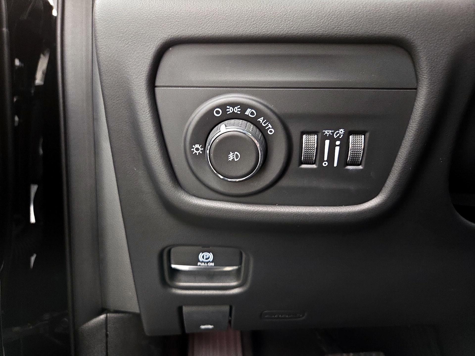 Thumbnail: 2022 Jeep Grand Cherokee - 13