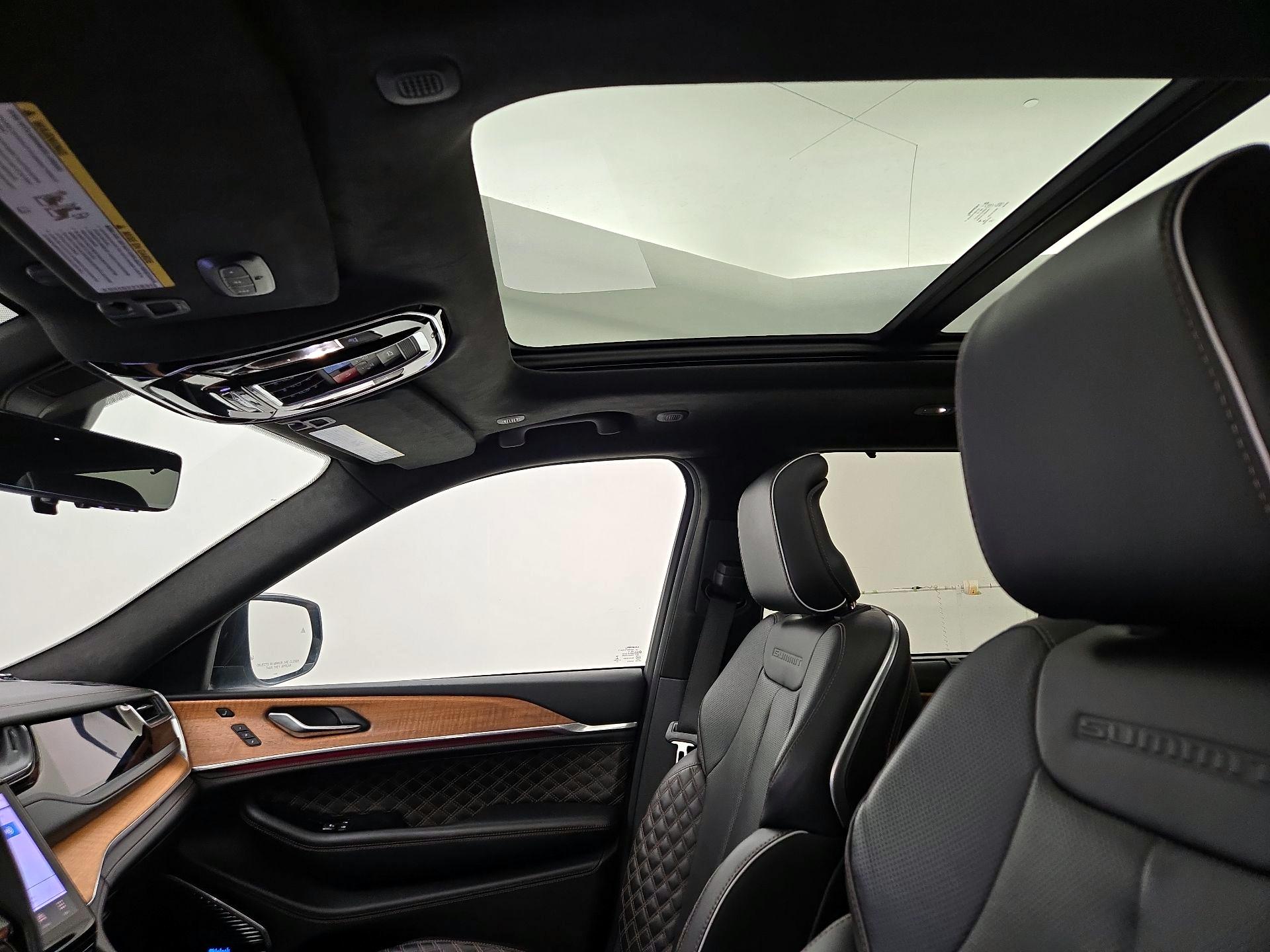 Thumbnail: 2022 Jeep Grand Cherokee - 20