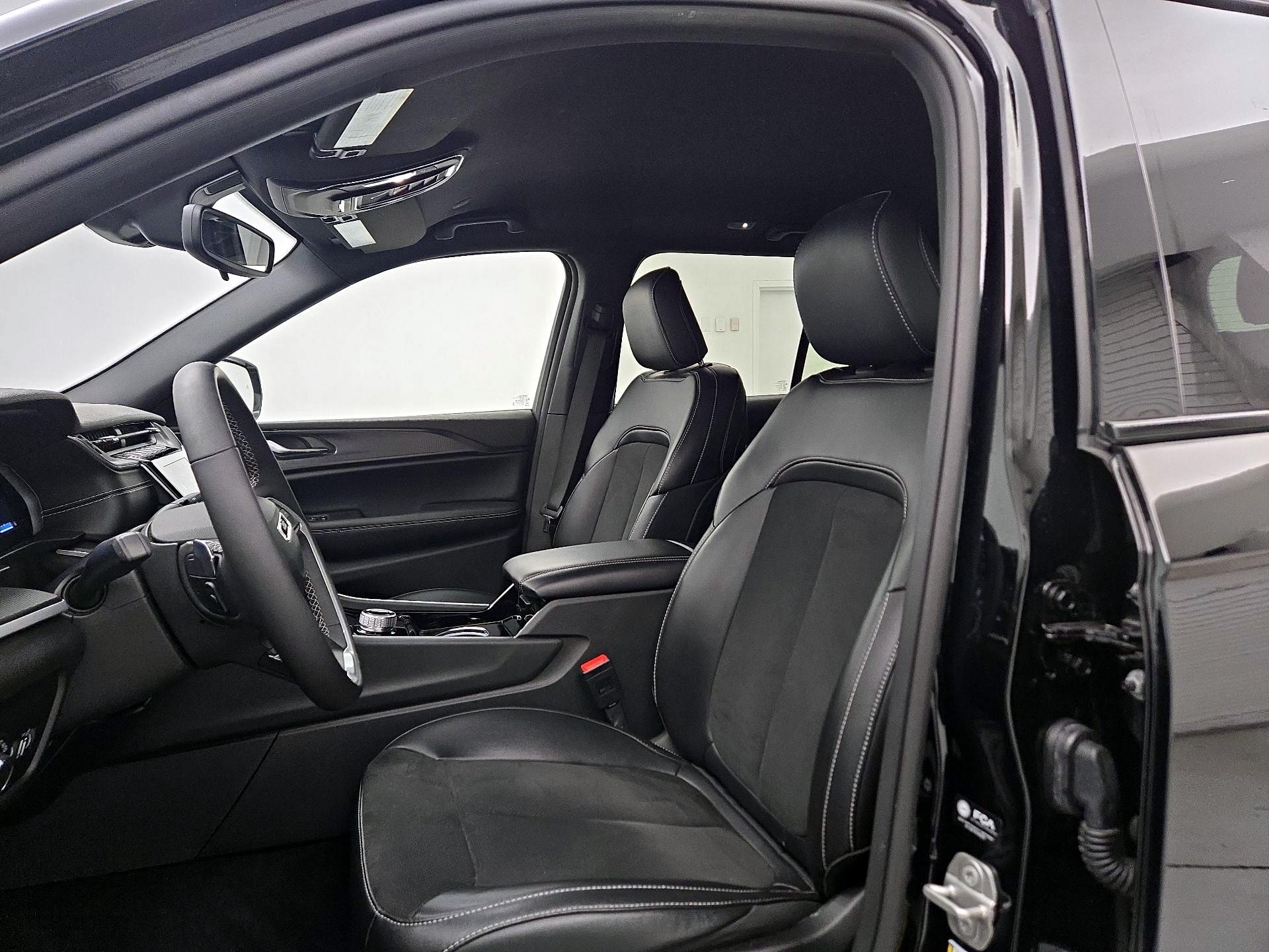 Thumbnail: 2023 Jeep Grand Cherokee - 11