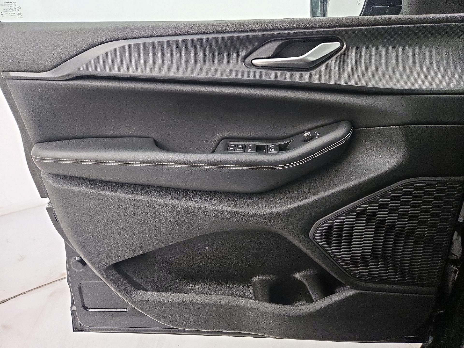 Thumbnail: 2023 Jeep Grand Cherokee - 12