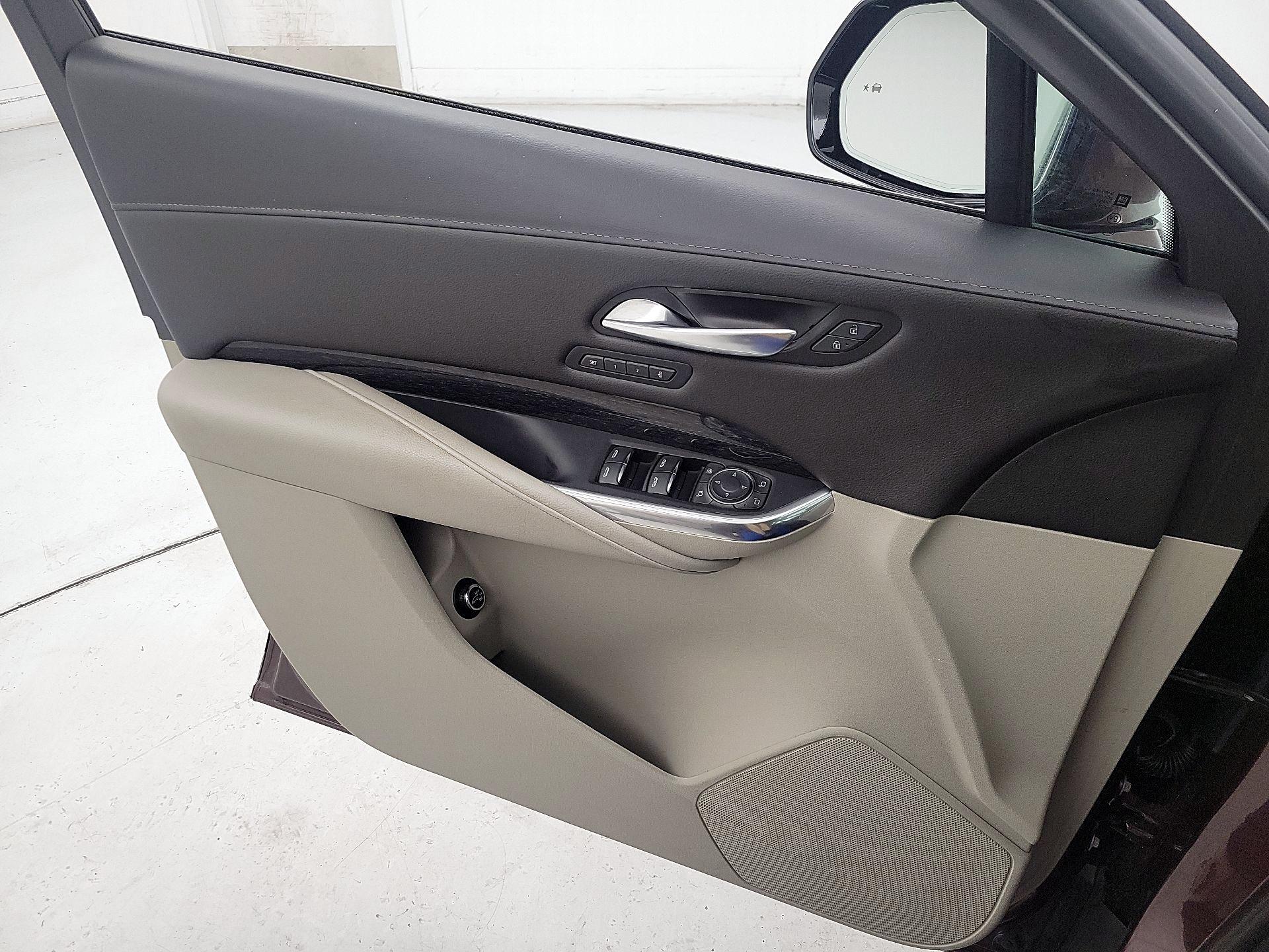 Thumbnail: 2023 Cadillac XT4 - 12