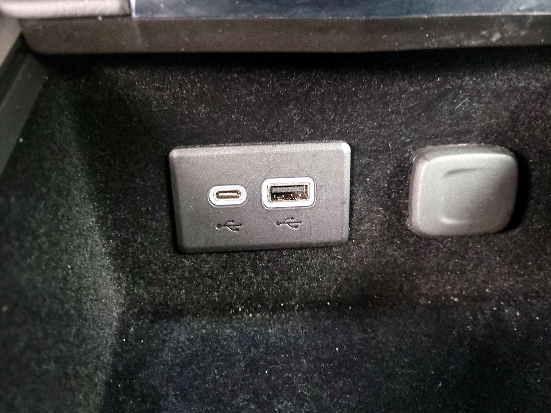 Thumbnail: 2023 Cadillac XT4 - 18