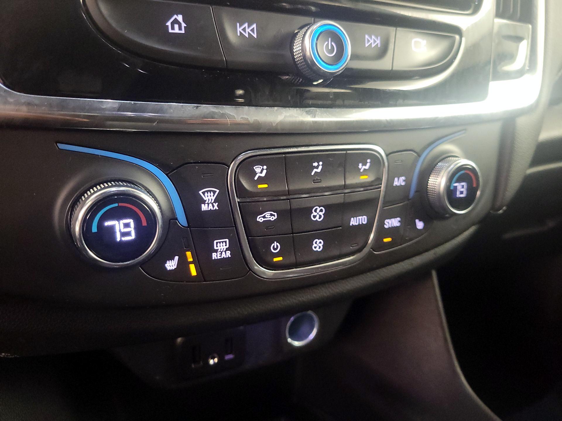 Thumbnail: 2023 Chevrolet Traverse - 16