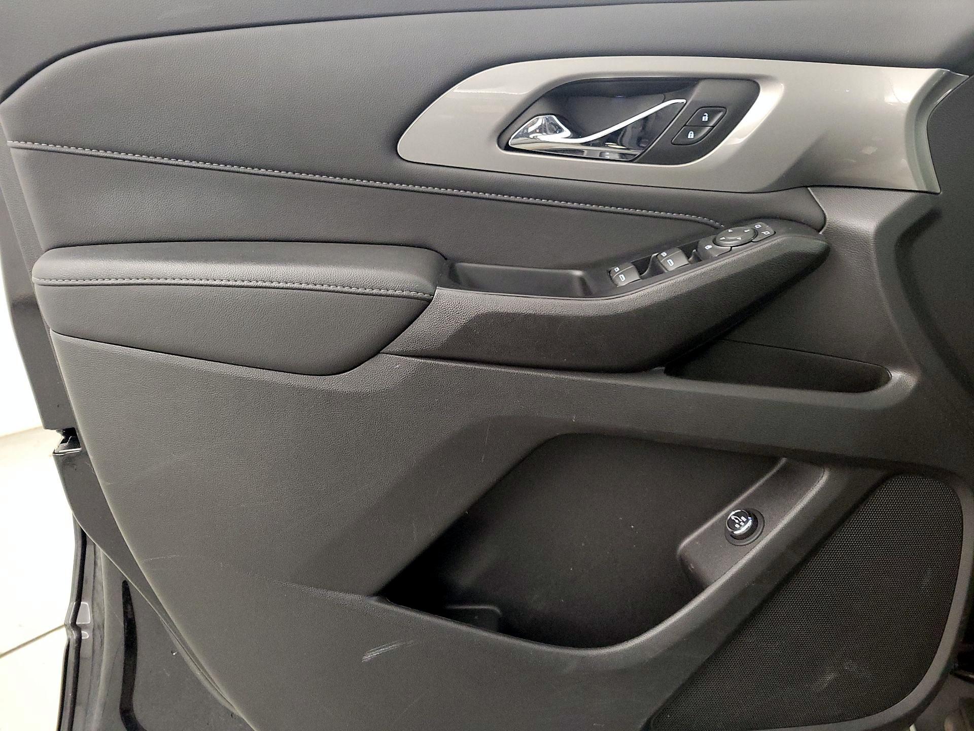 Thumbnail: 2023 Chevrolet Traverse - 12