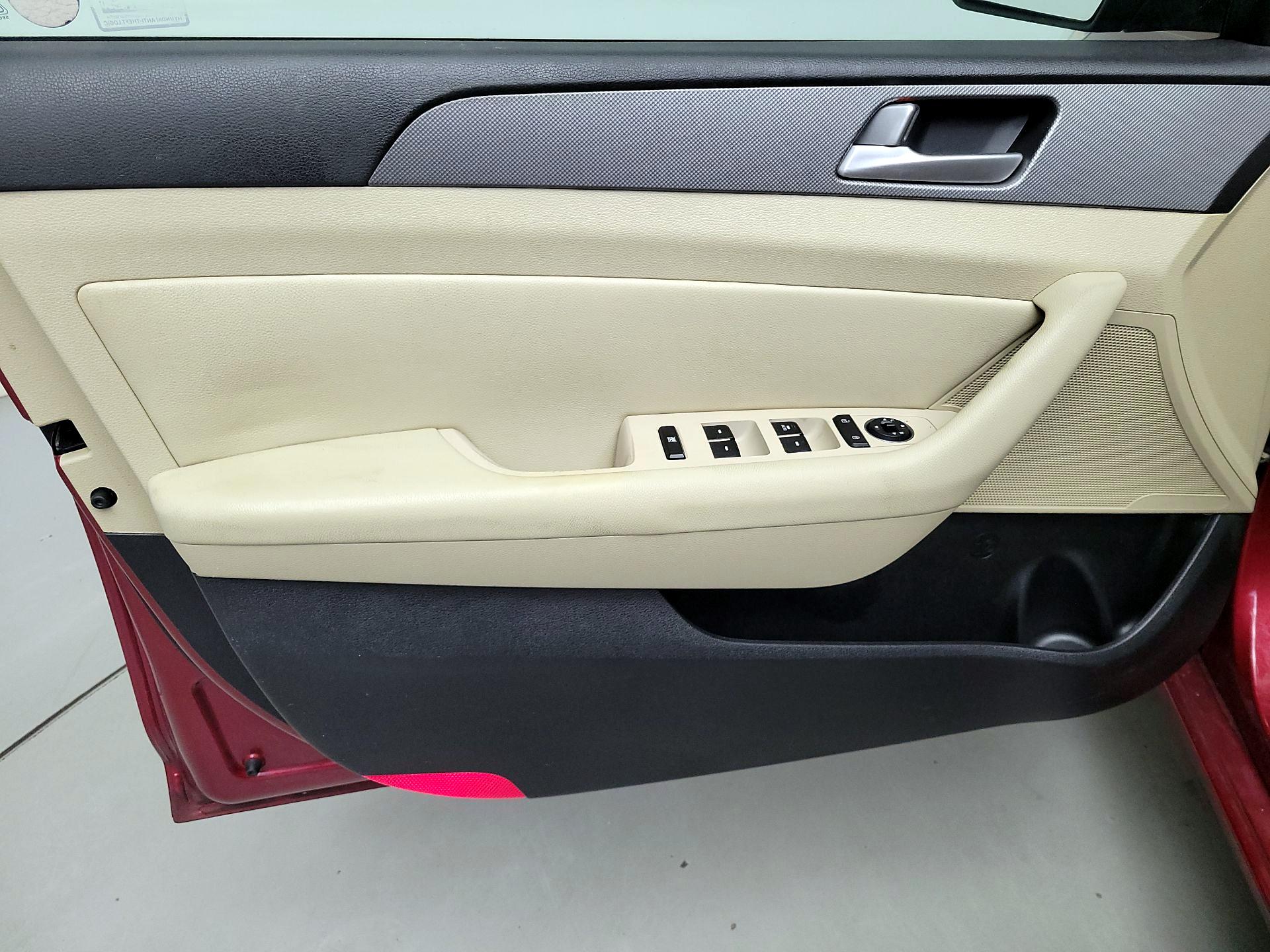 Thumbnail: 2015 Hyundai Sonata - 12