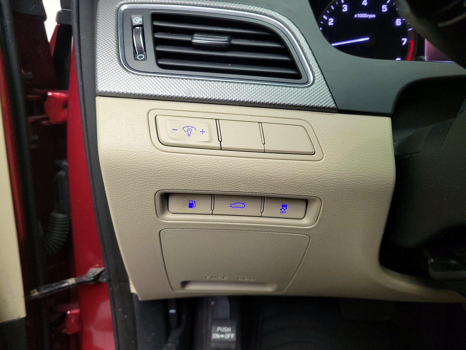 Thumbnail: 2015 Hyundai Sonata - 13