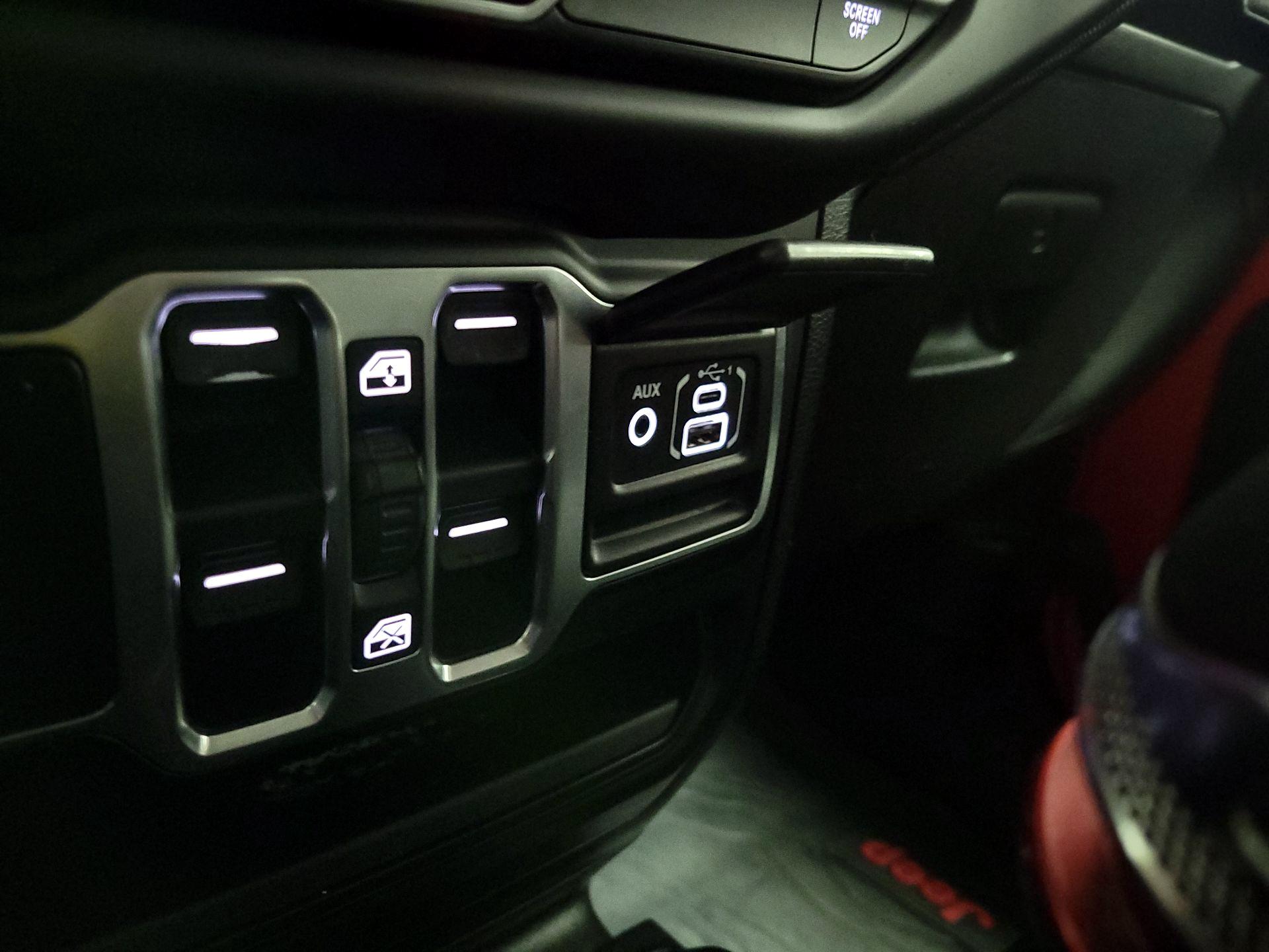 Thumbnail: 2020 Jeep Gladiator - 18