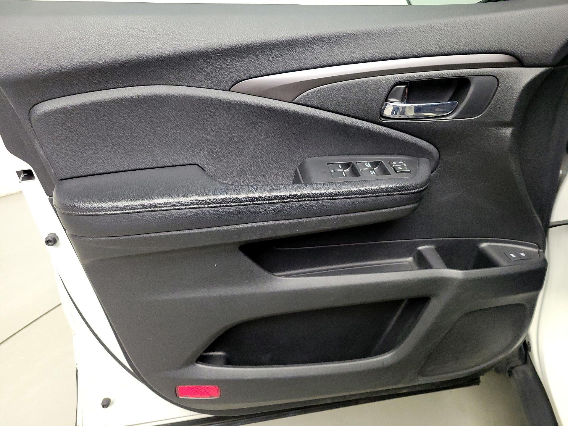 Thumbnail: 2018 Honda Pilot - 12