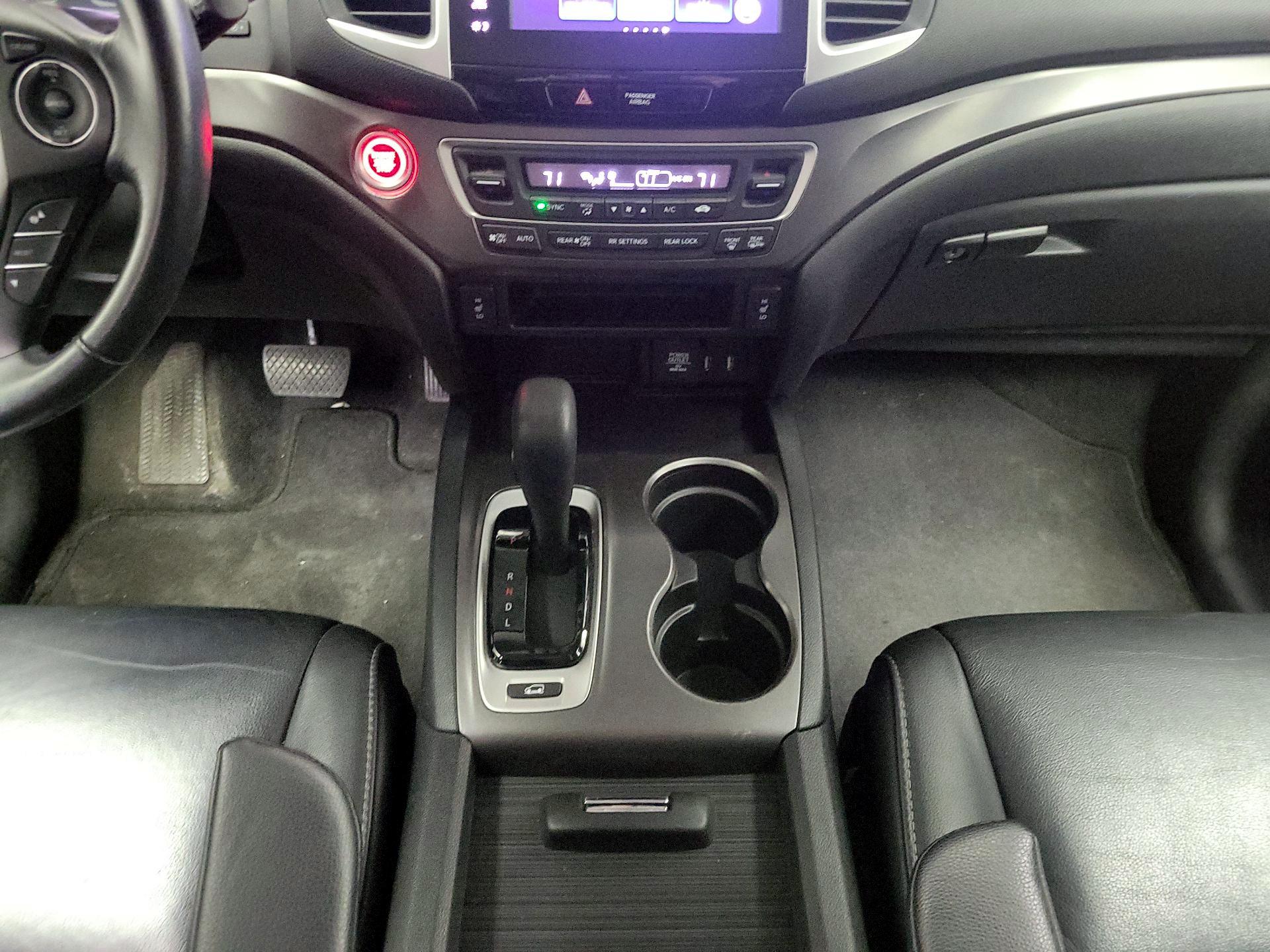 Thumbnail: 2018 Honda Pilot - 17