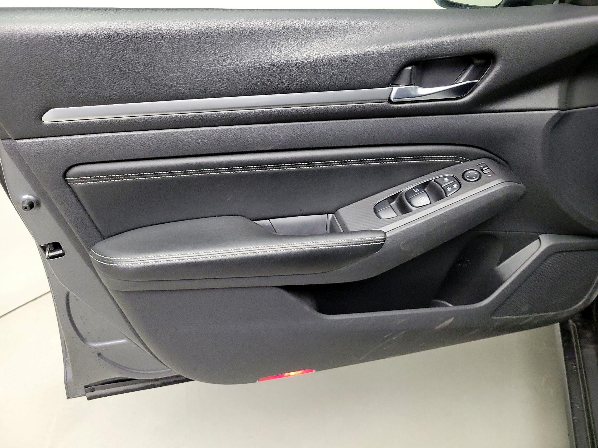 Thumbnail: 2019 Nissan Altima - 12