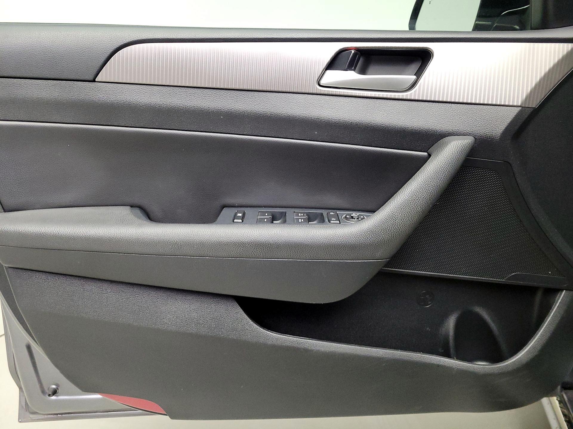 Thumbnail: 2019 Hyundai Sonata - 12