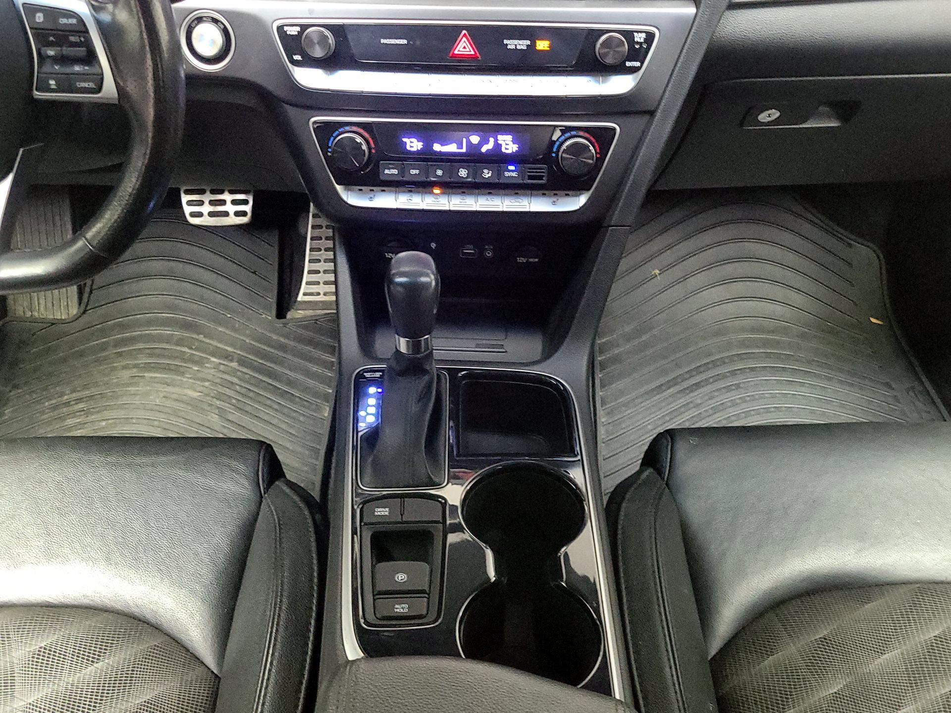 Thumbnail: 2019 Hyundai Sonata - 17