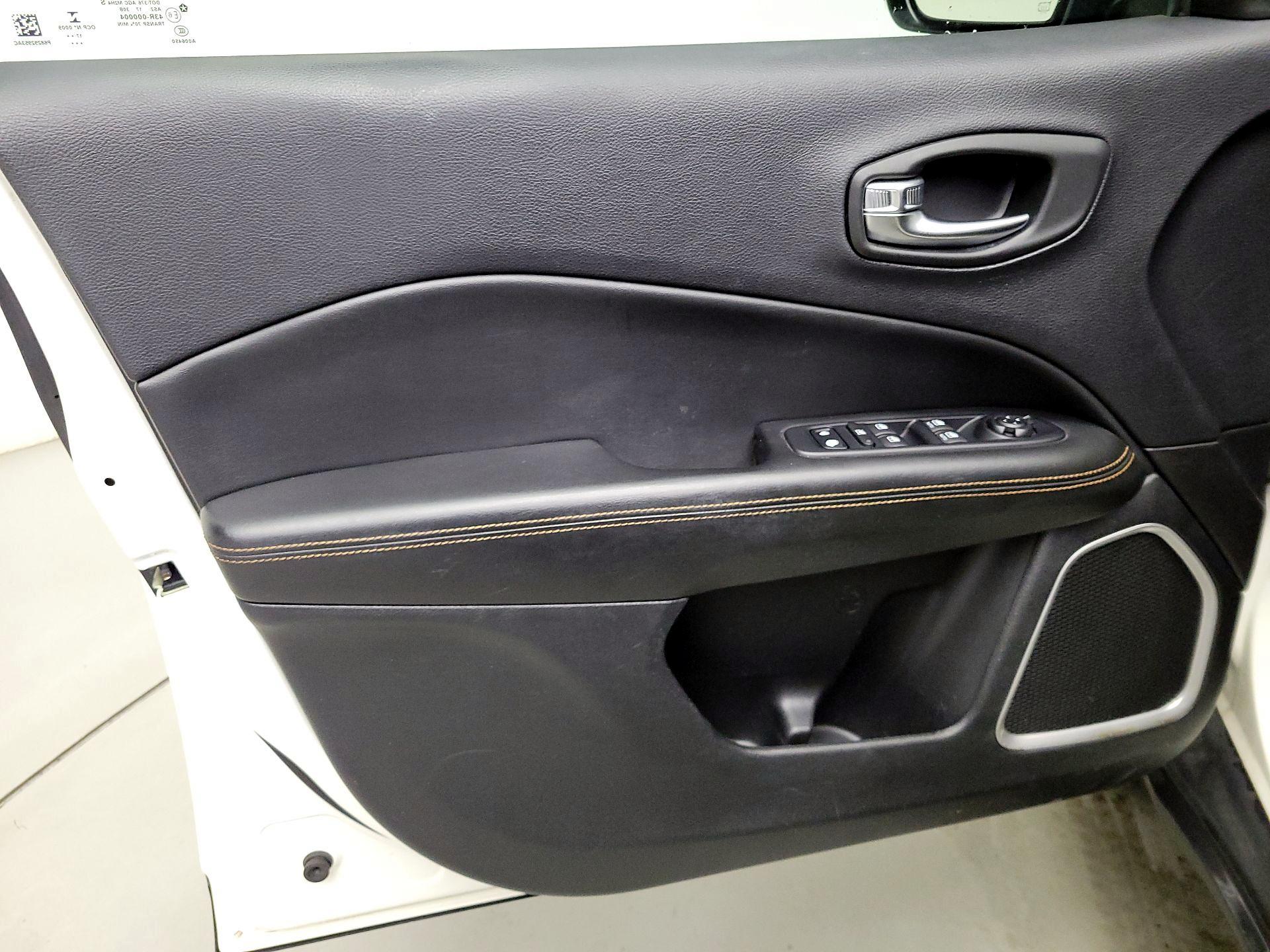 Thumbnail: 2018 Jeep Compass - 12