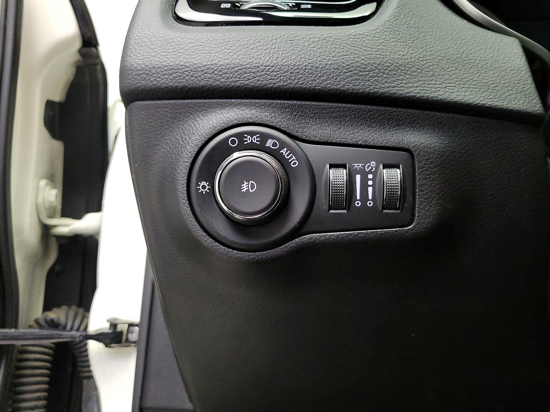 Thumbnail: 2018 Jeep Compass - 13