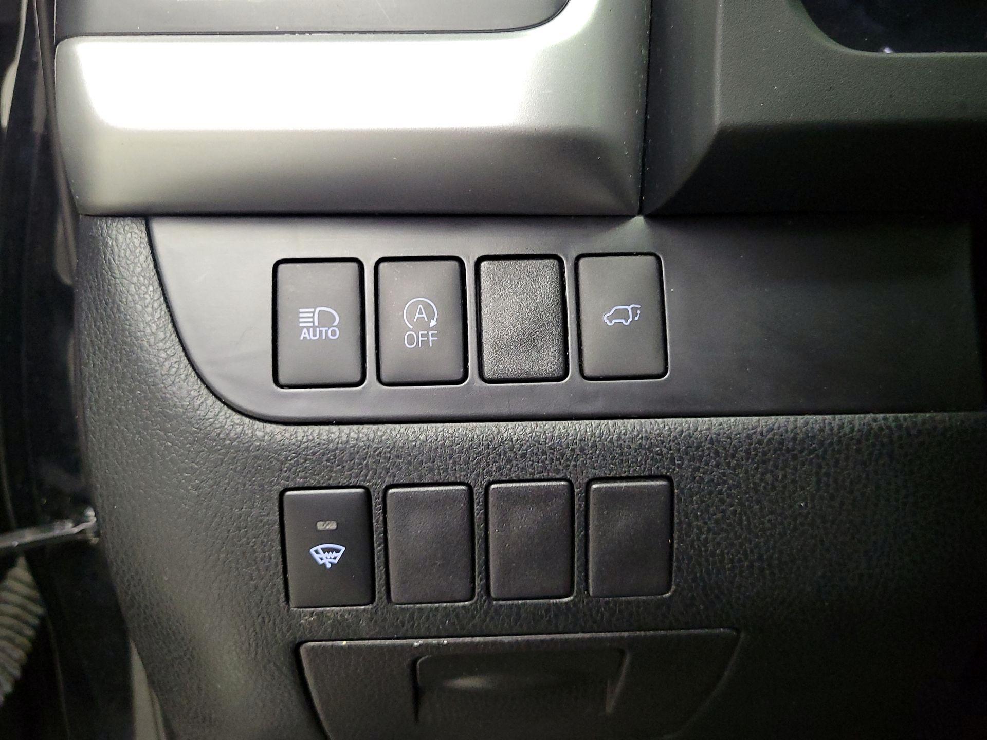 Thumbnail: 2019 Toyota Highlander - 13