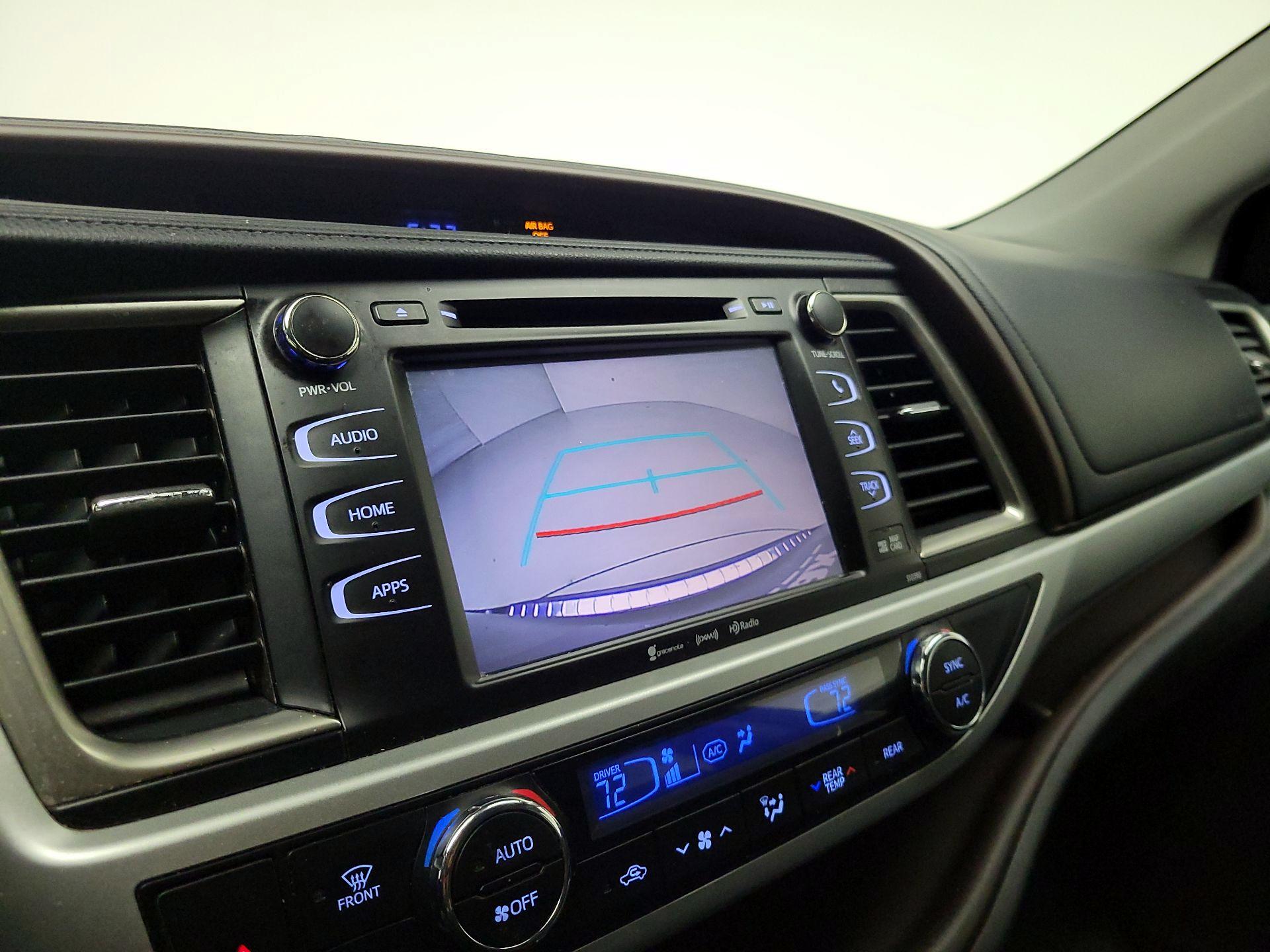 Thumbnail: 2019 Toyota Highlander - 14