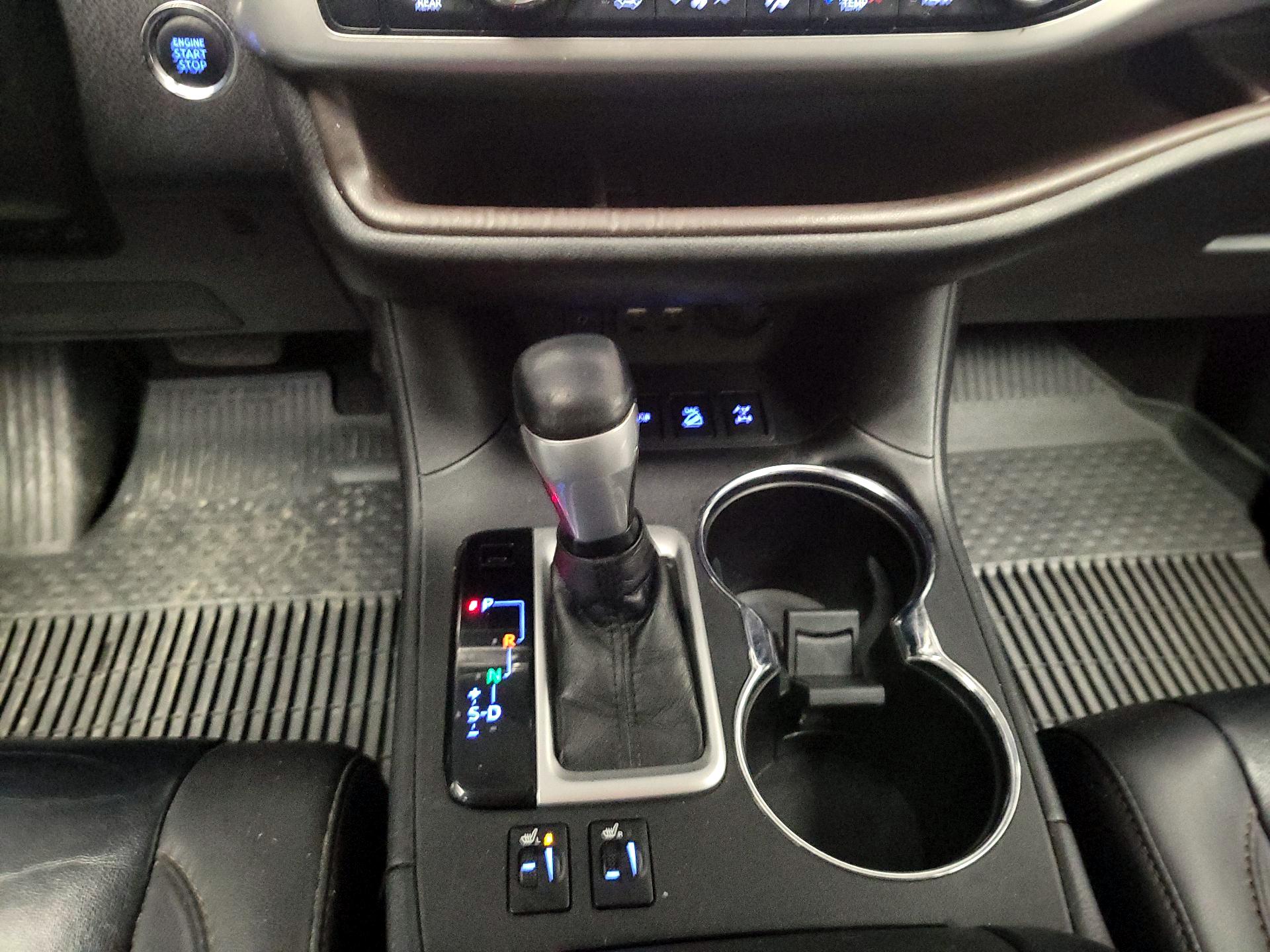 Thumbnail: 2019 Toyota Highlander - 17