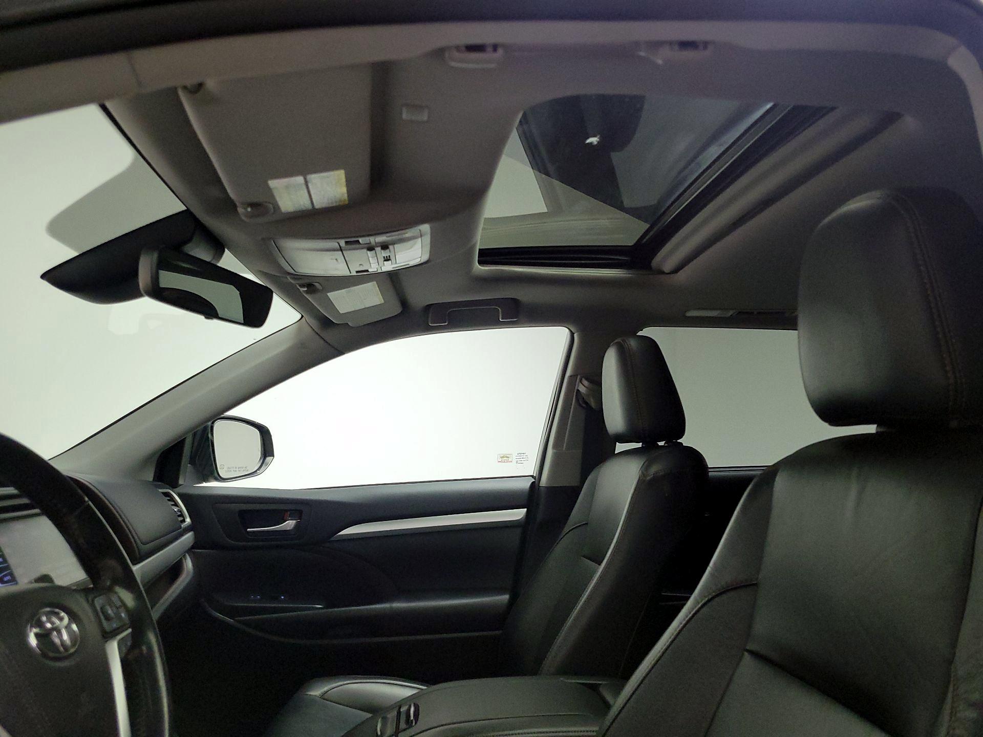 Thumbnail: 2019 Toyota Highlander - 19