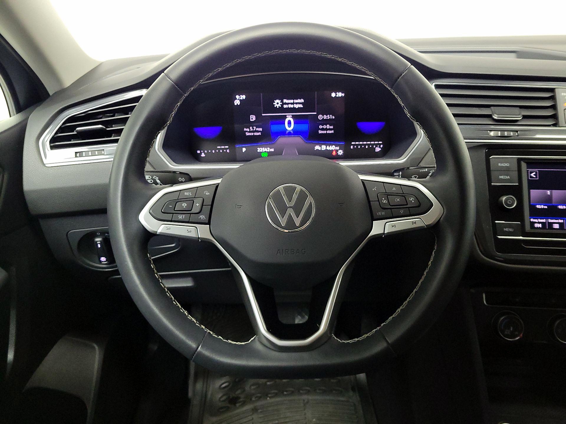 Thumbnail: 2023 Volkswagen Tiguan - 10