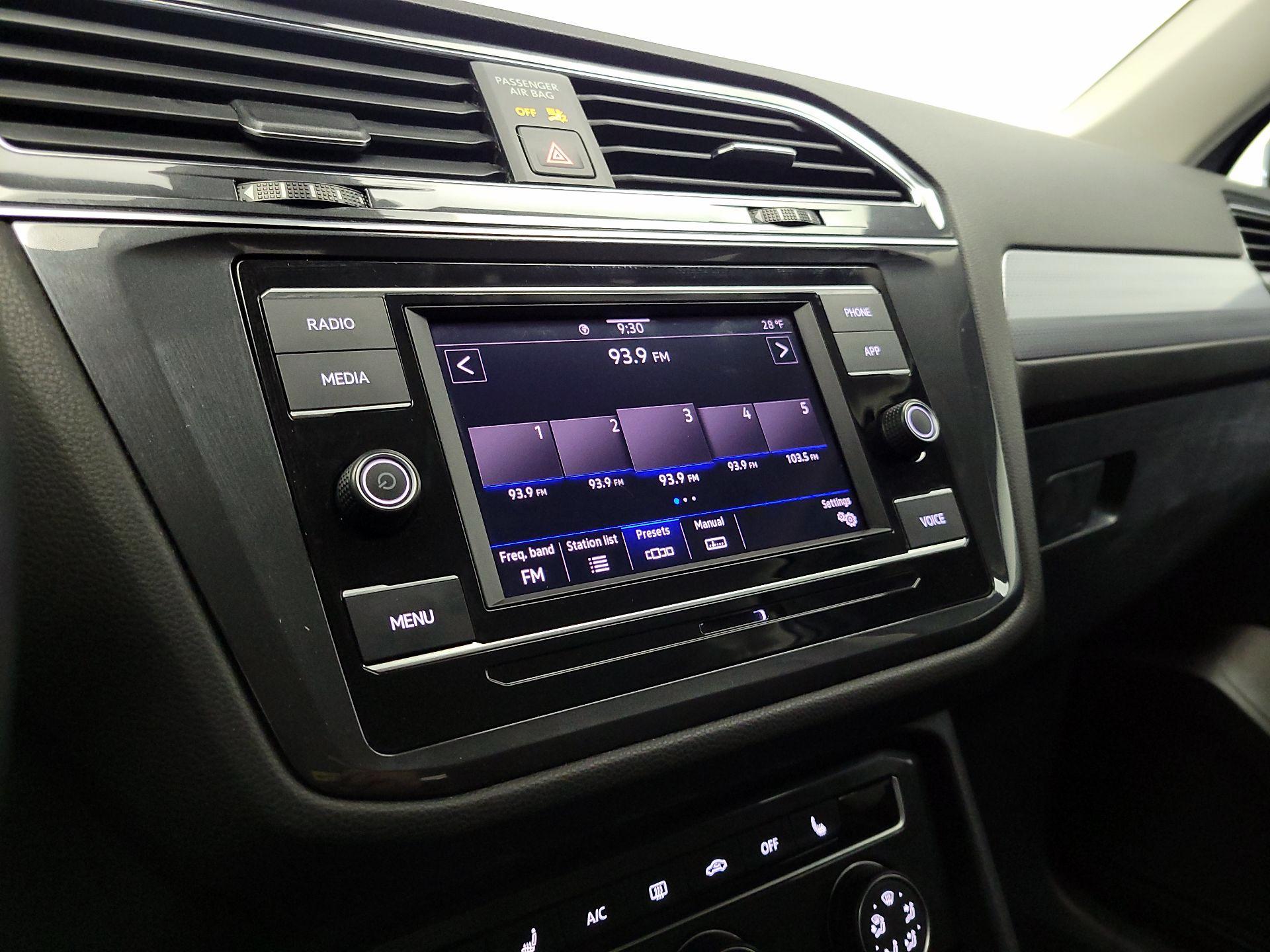 Thumbnail: 2023 Volkswagen Tiguan - 15