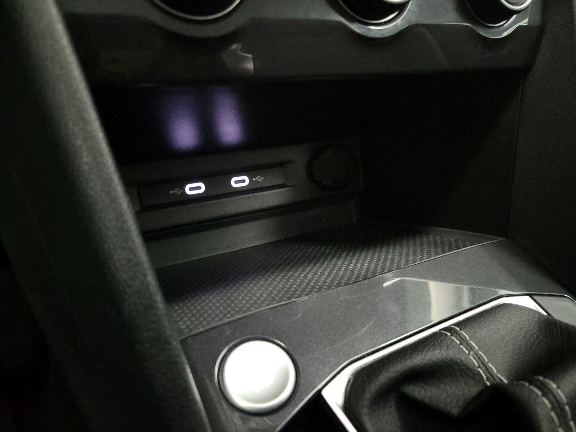 Thumbnail: 2023 Volkswagen Tiguan - 18