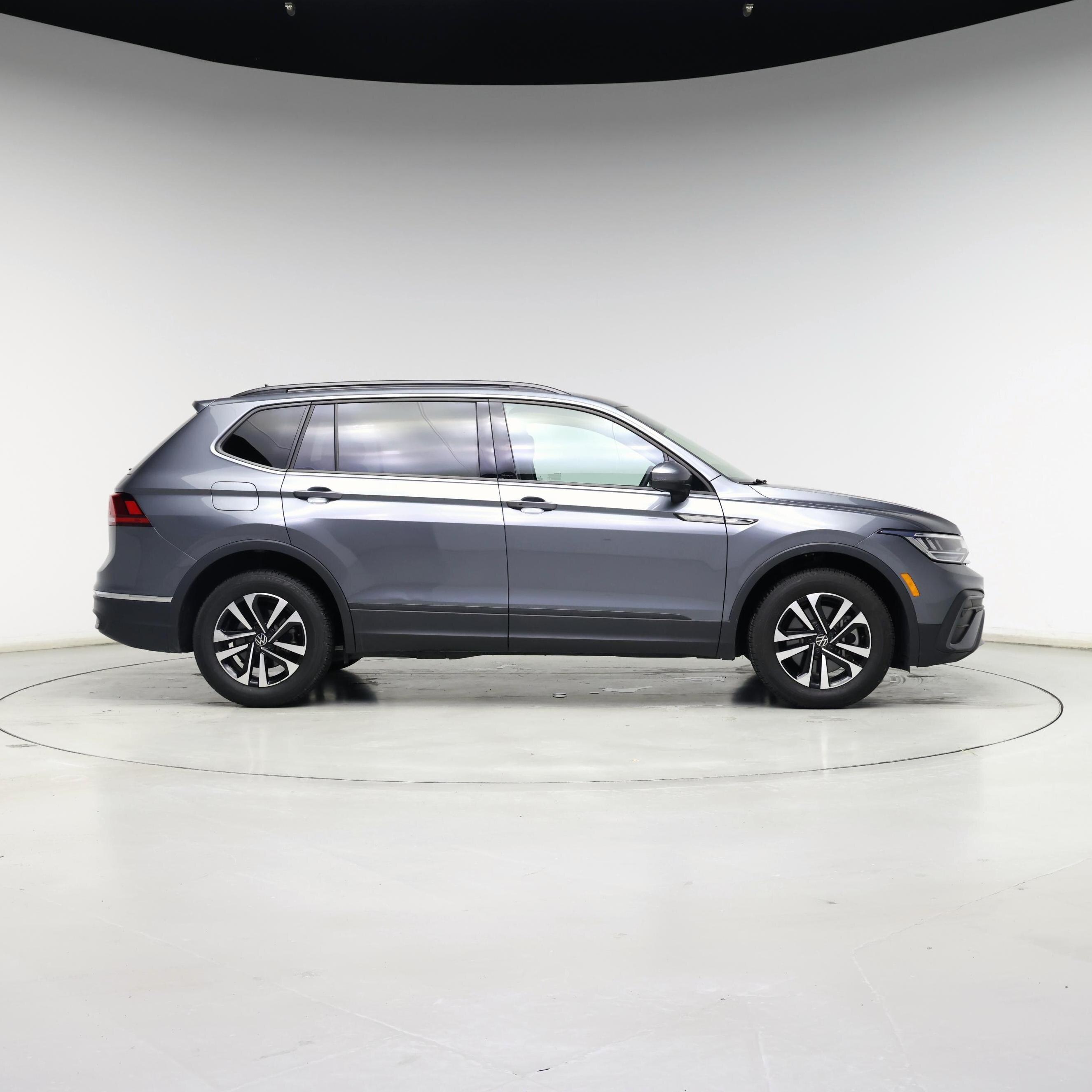 Thumbnail: 2023 Volkswagen Tiguan - 7