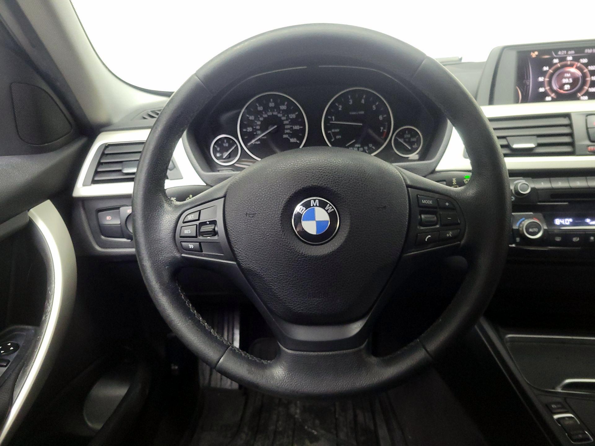 Thumbnail: 2016 BMW 3 Series - 10