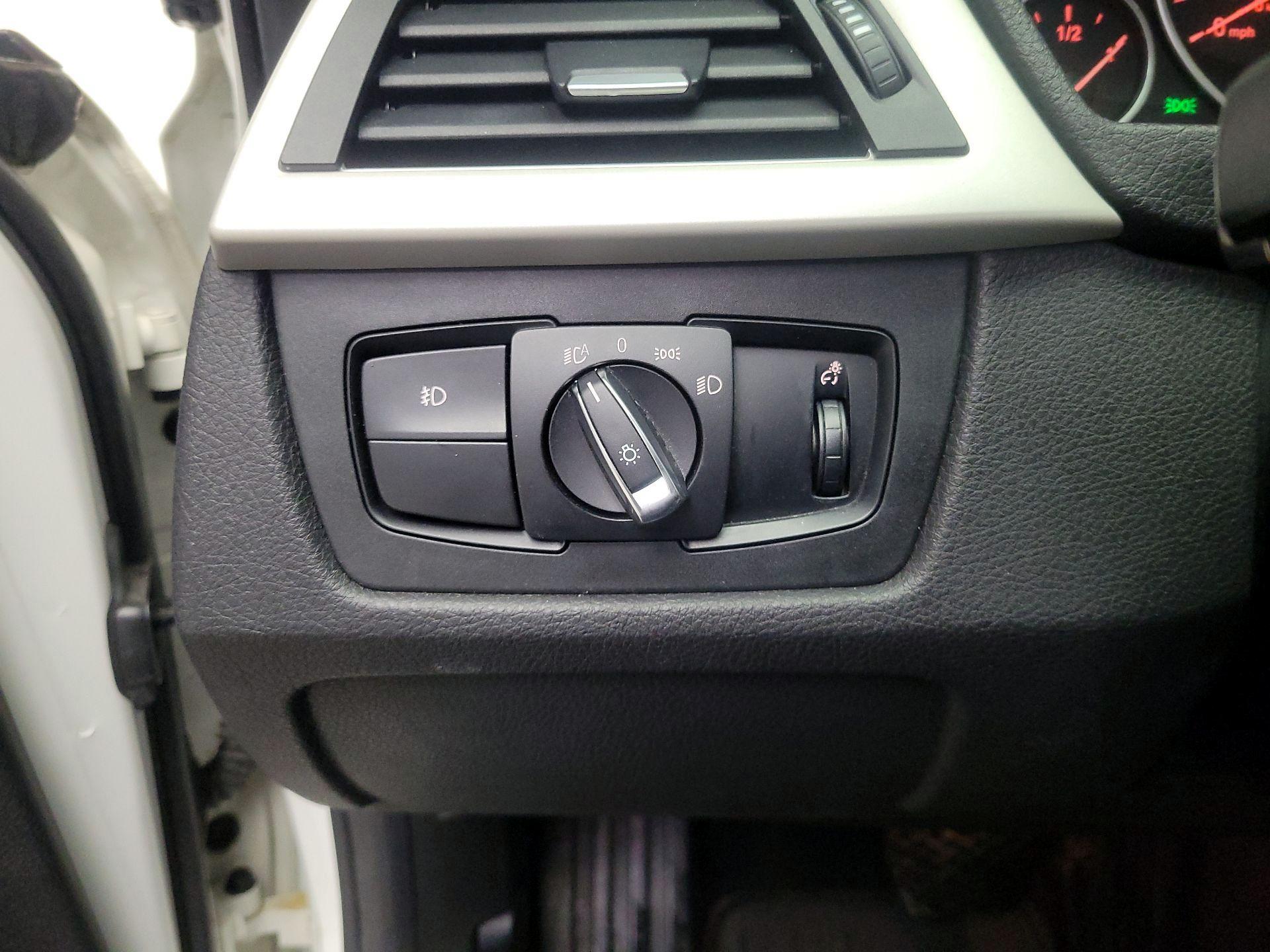 Thumbnail: 2016 BMW 3 Series - 13