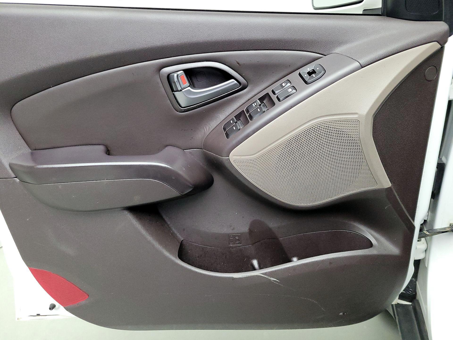 Thumbnail: 2015 Hyundai Tucson - 12