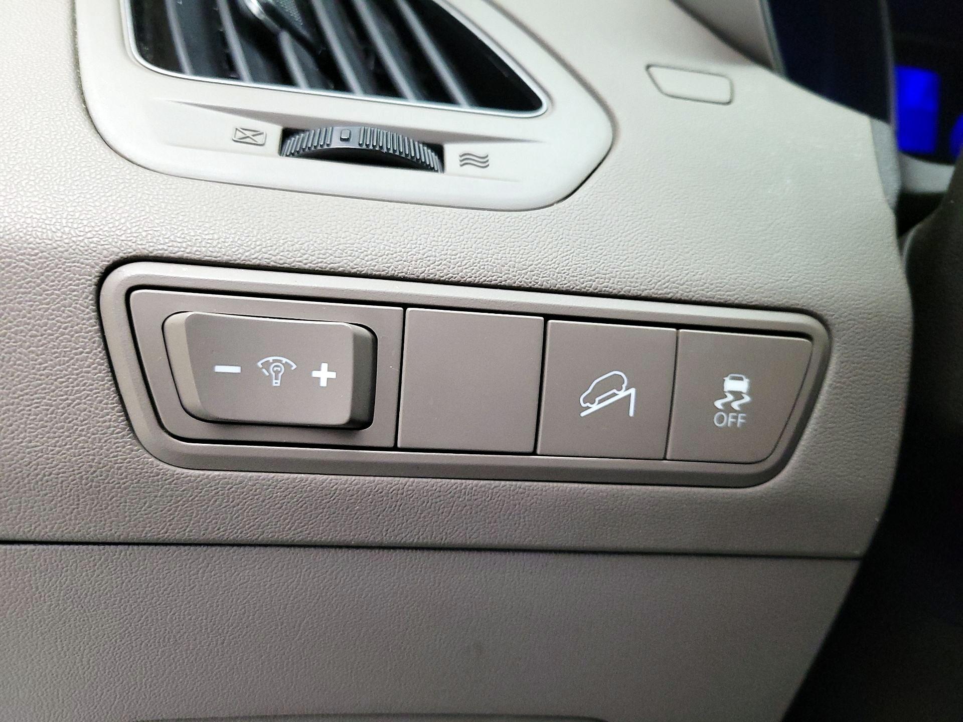 Thumbnail: 2015 Hyundai Tucson - 13