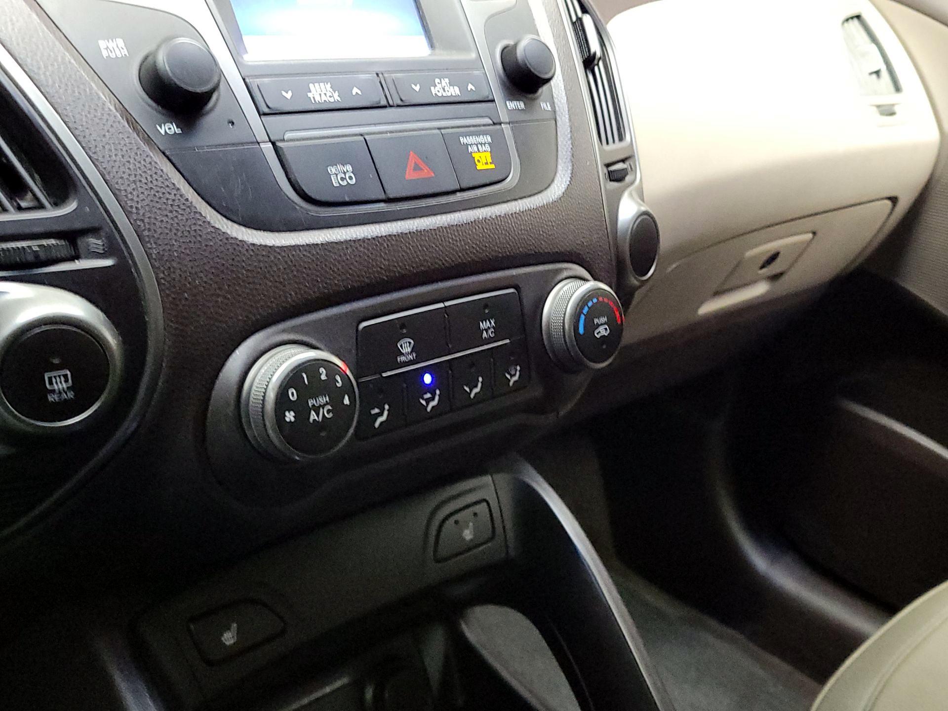 Thumbnail: 2015 Hyundai Tucson - 16