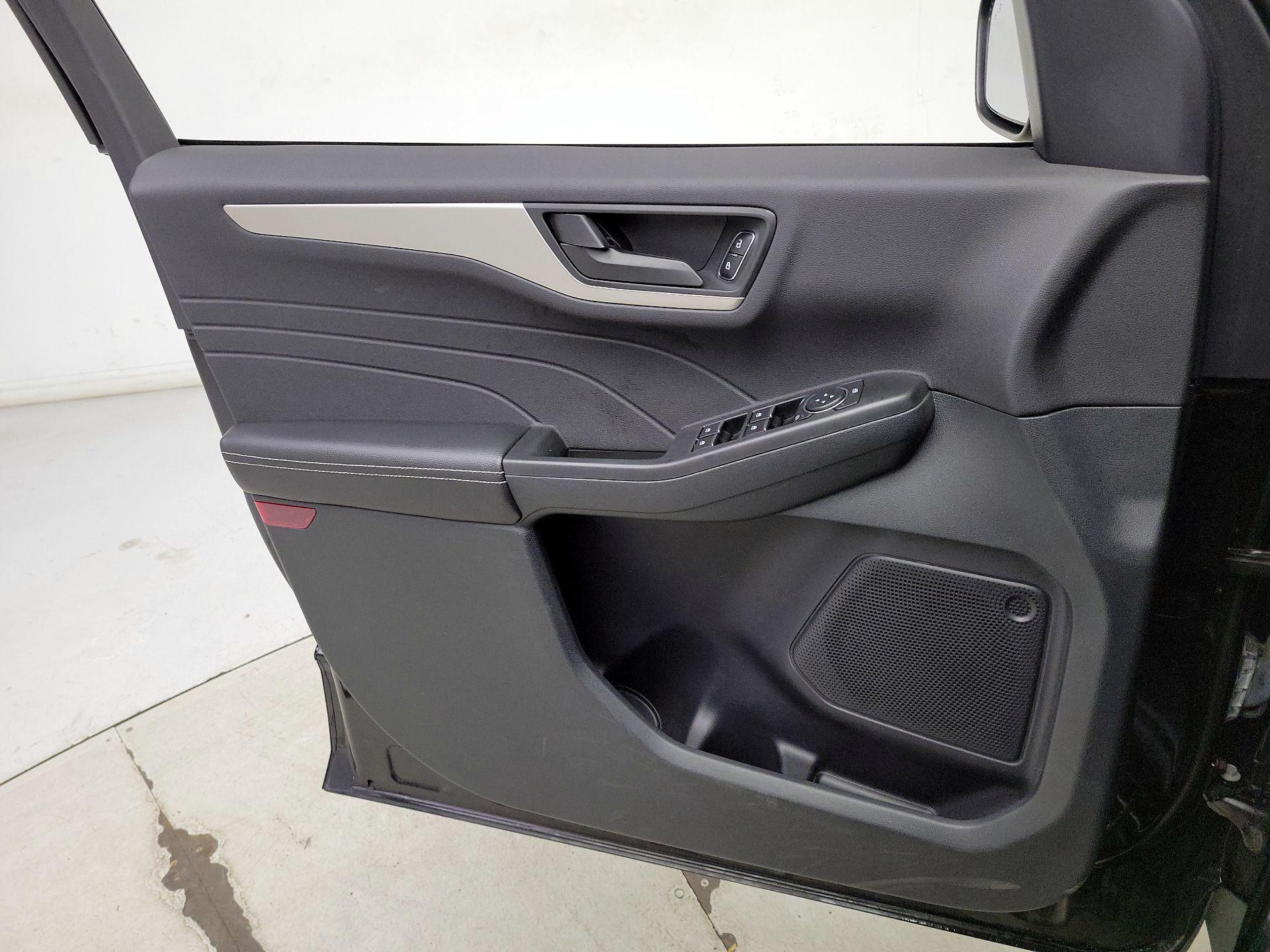 Thumbnail: 2022 Ford Escape - 12