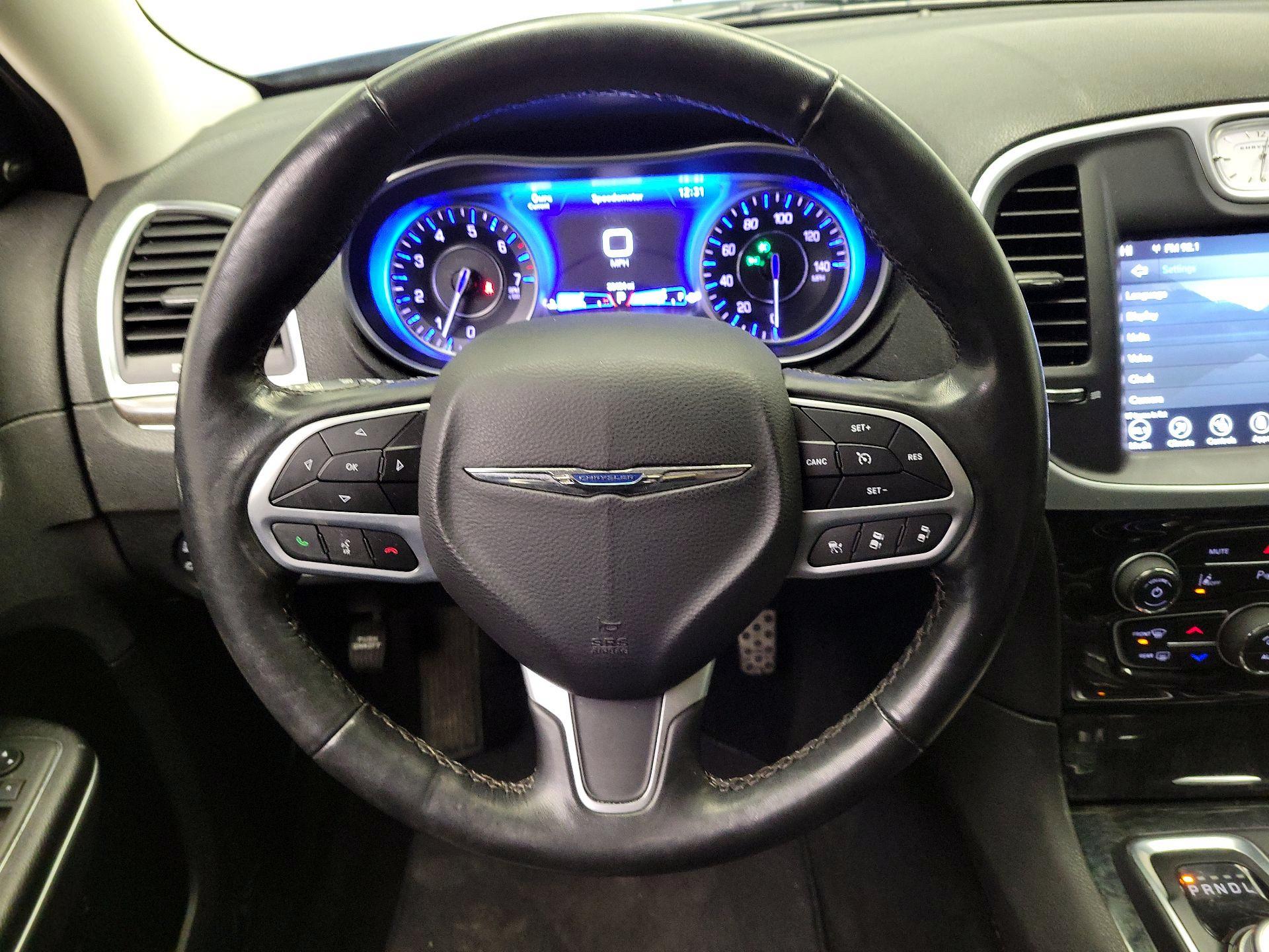 Thumbnail: 2022 Chrysler 300 - 10