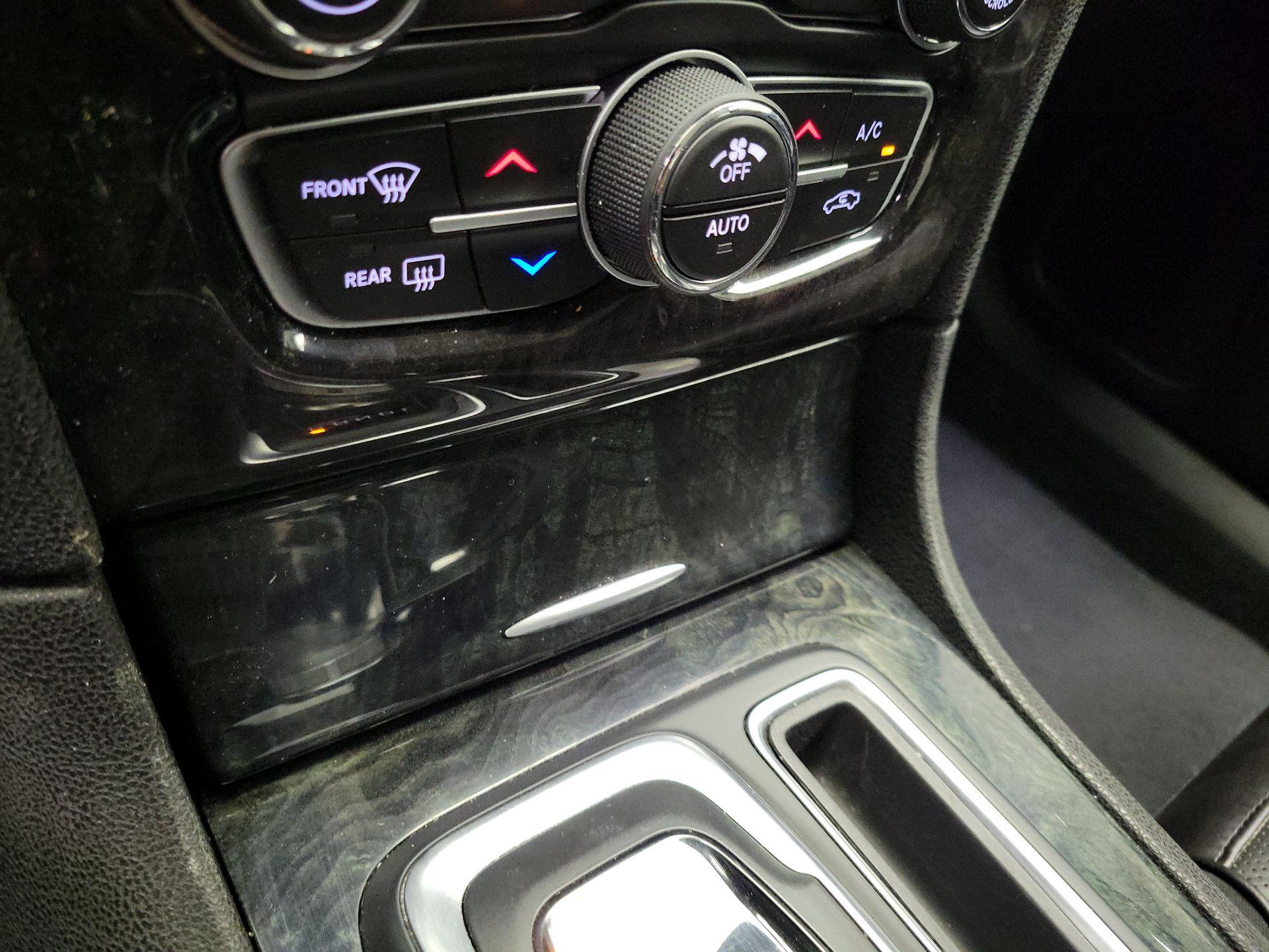 Thumbnail: 2022 Chrysler 300 - 16