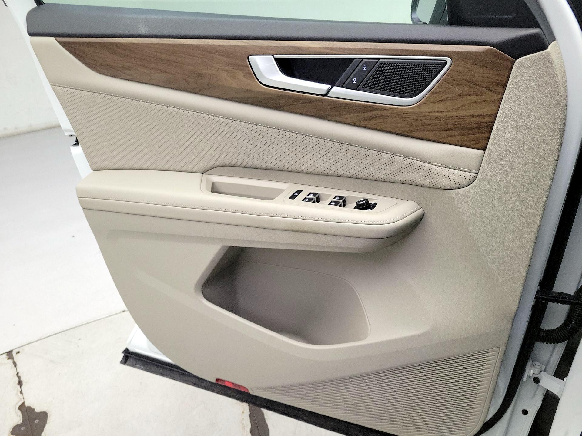 Thumbnail: 2024 Volkswagen Atlas - 12