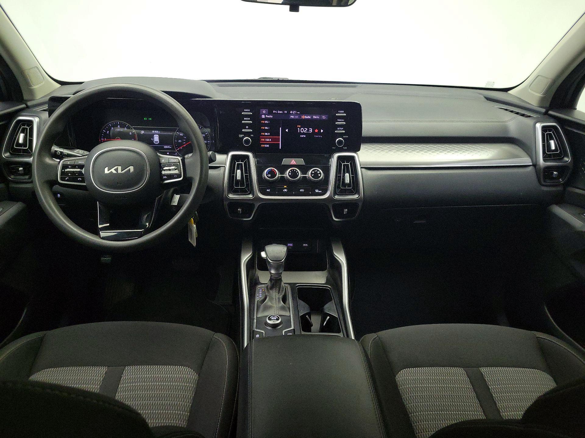 Thumbnail: 2023 Kia Sorento - 9