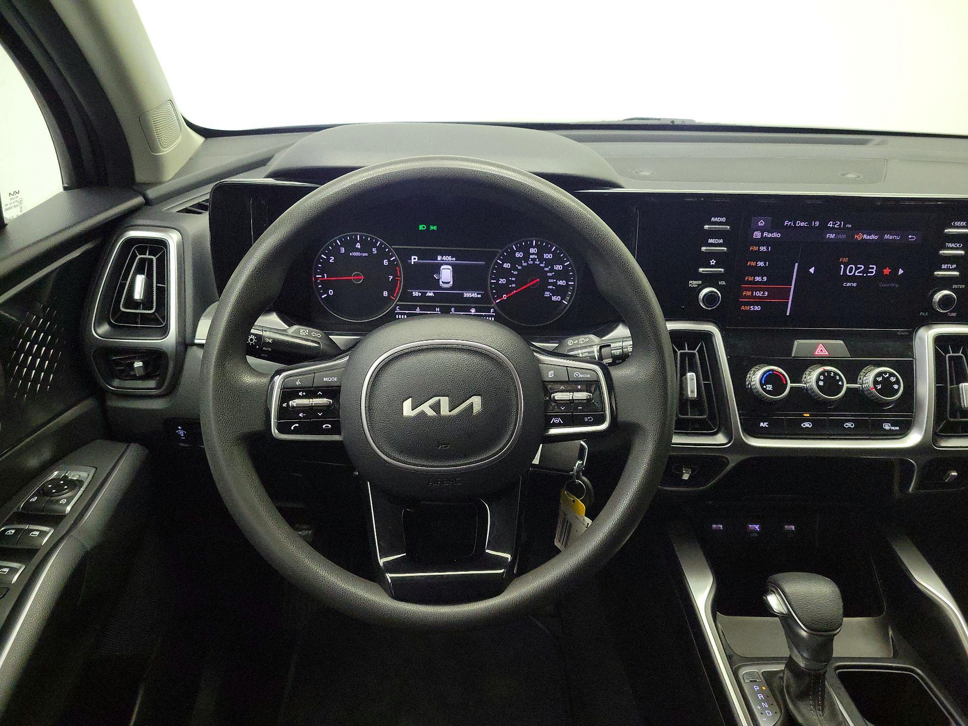 Thumbnail: 2023 Kia Sorento - 10