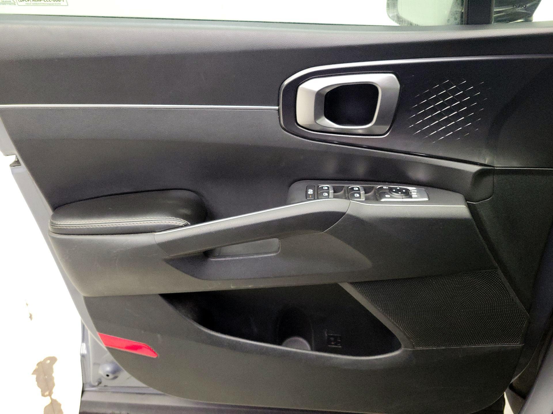 Thumbnail: 2023 Kia Sorento - 12