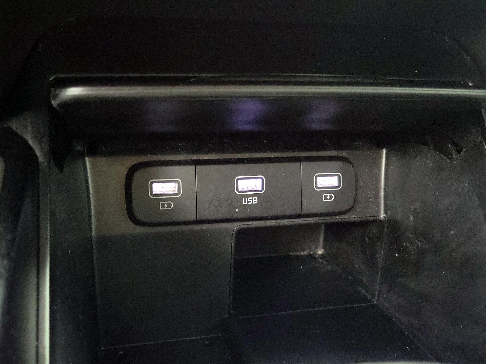 Thumbnail: 2023 Kia Sorento - 18