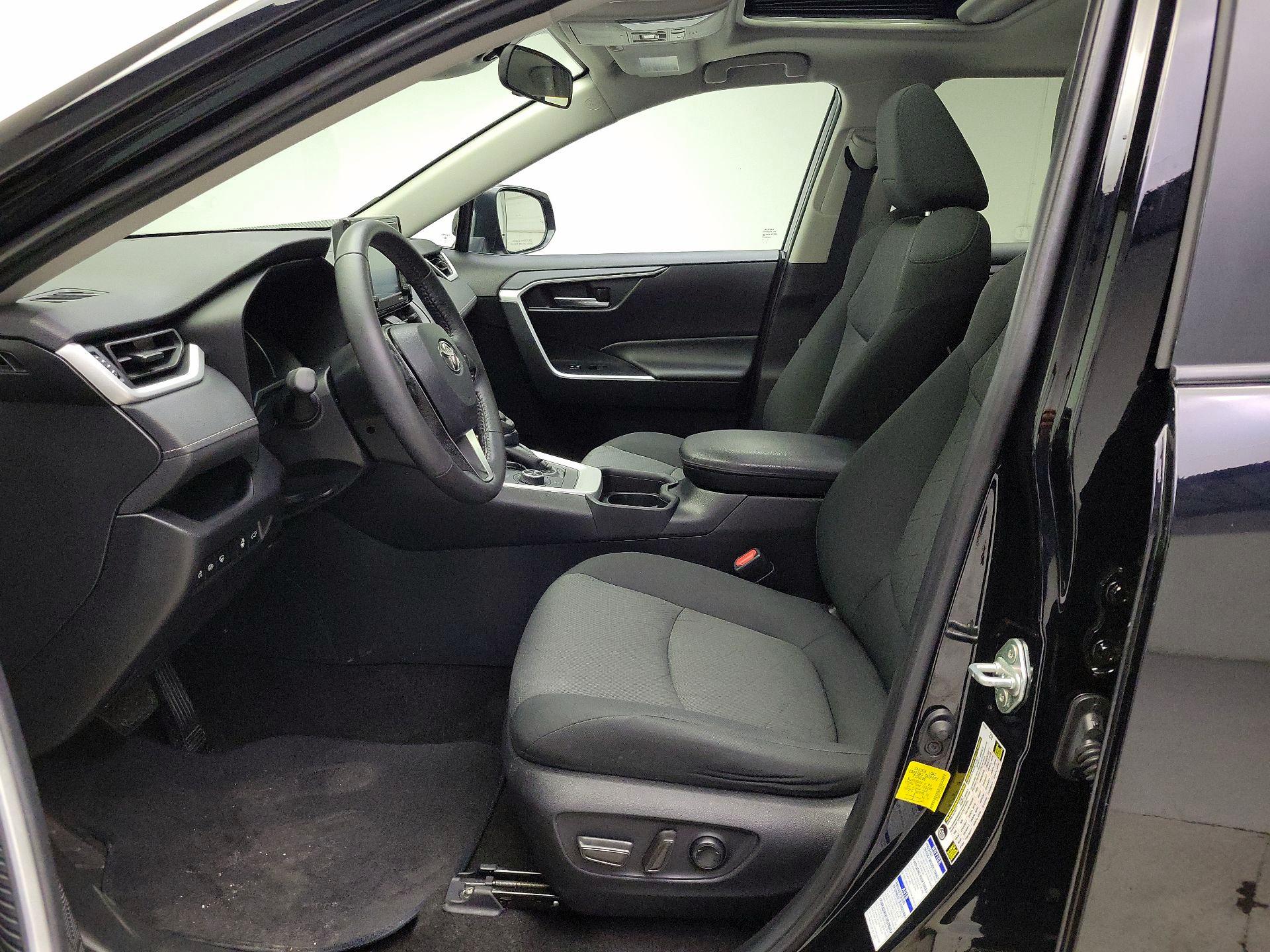 Thumbnail: 2020 Toyota RAV4 - 11