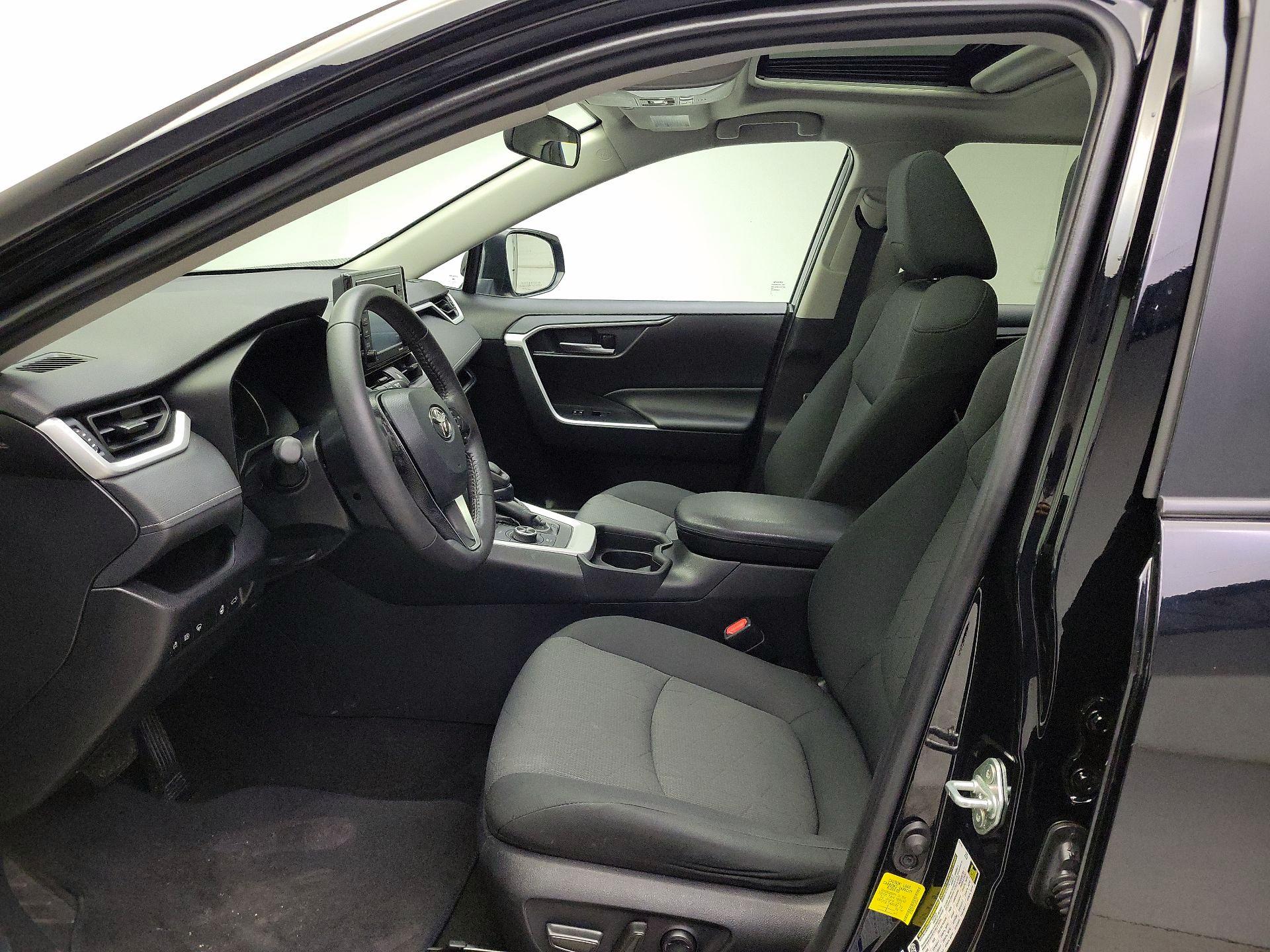 Thumbnail: 2020 Toyota RAV4 - 19