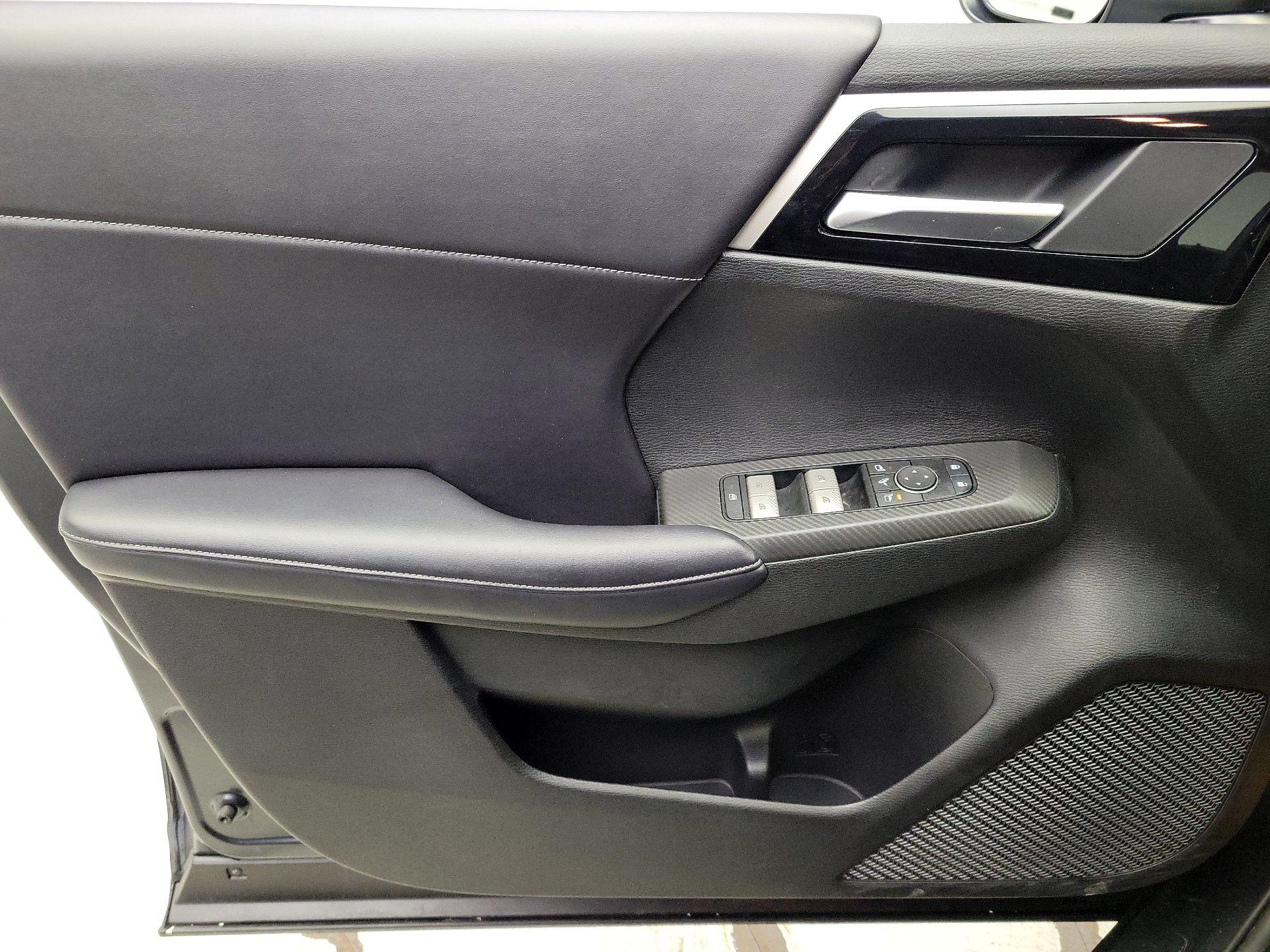 Thumbnail: 2024 Mitsubishi Outlander - 12