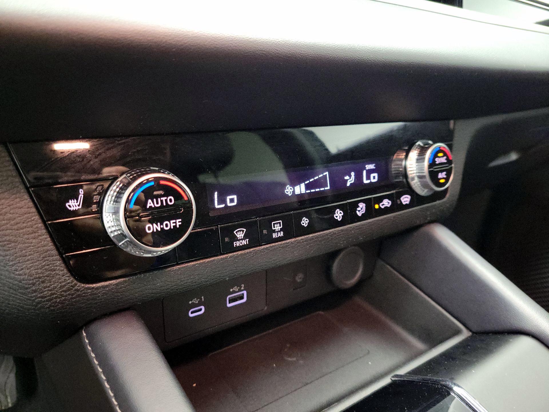 Thumbnail: 2024 Mitsubishi Outlander - 17