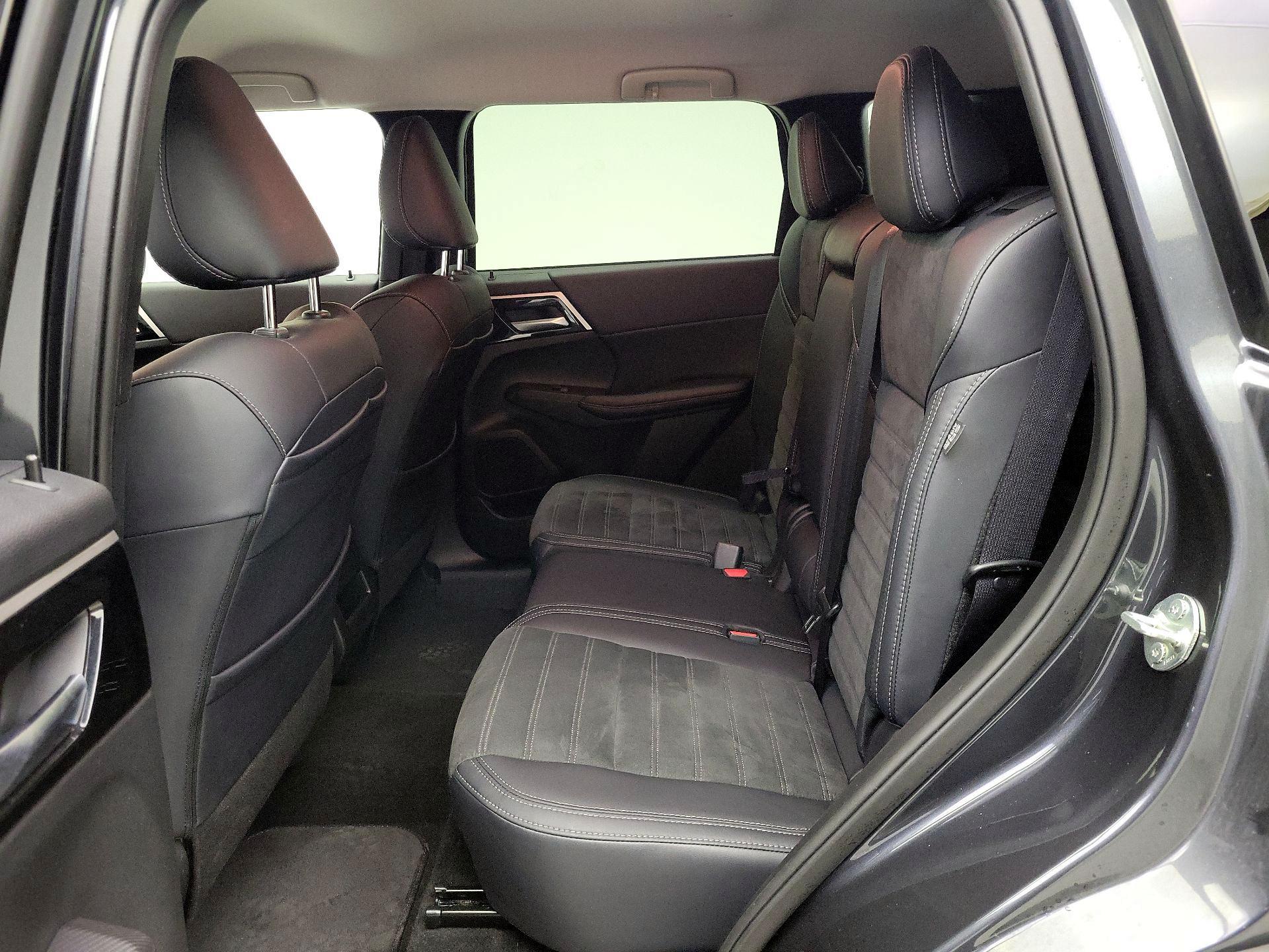 Thumbnail: 2024 Mitsubishi Outlander - 20