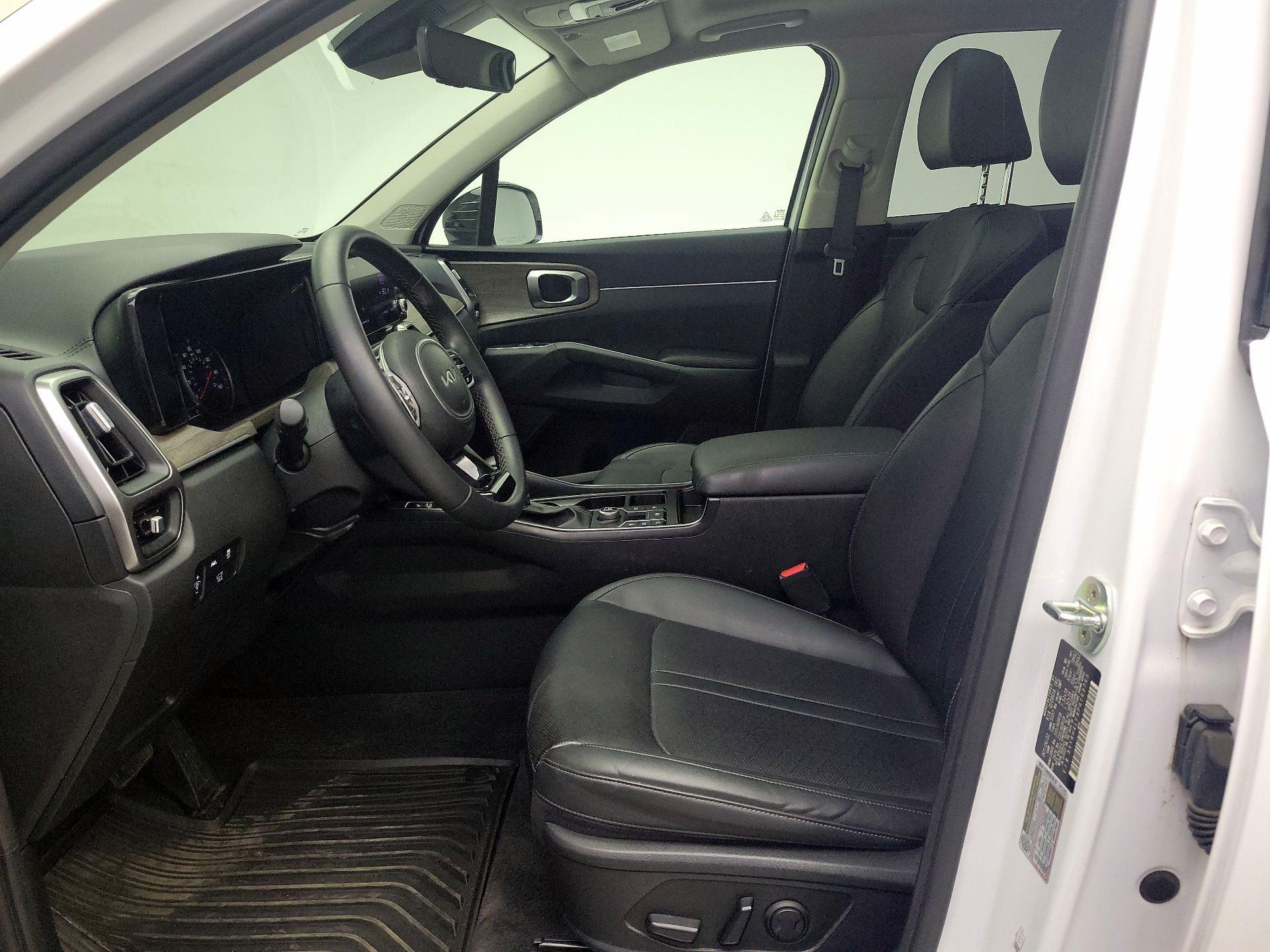 Thumbnail: 2023 Kia Sorento - 11