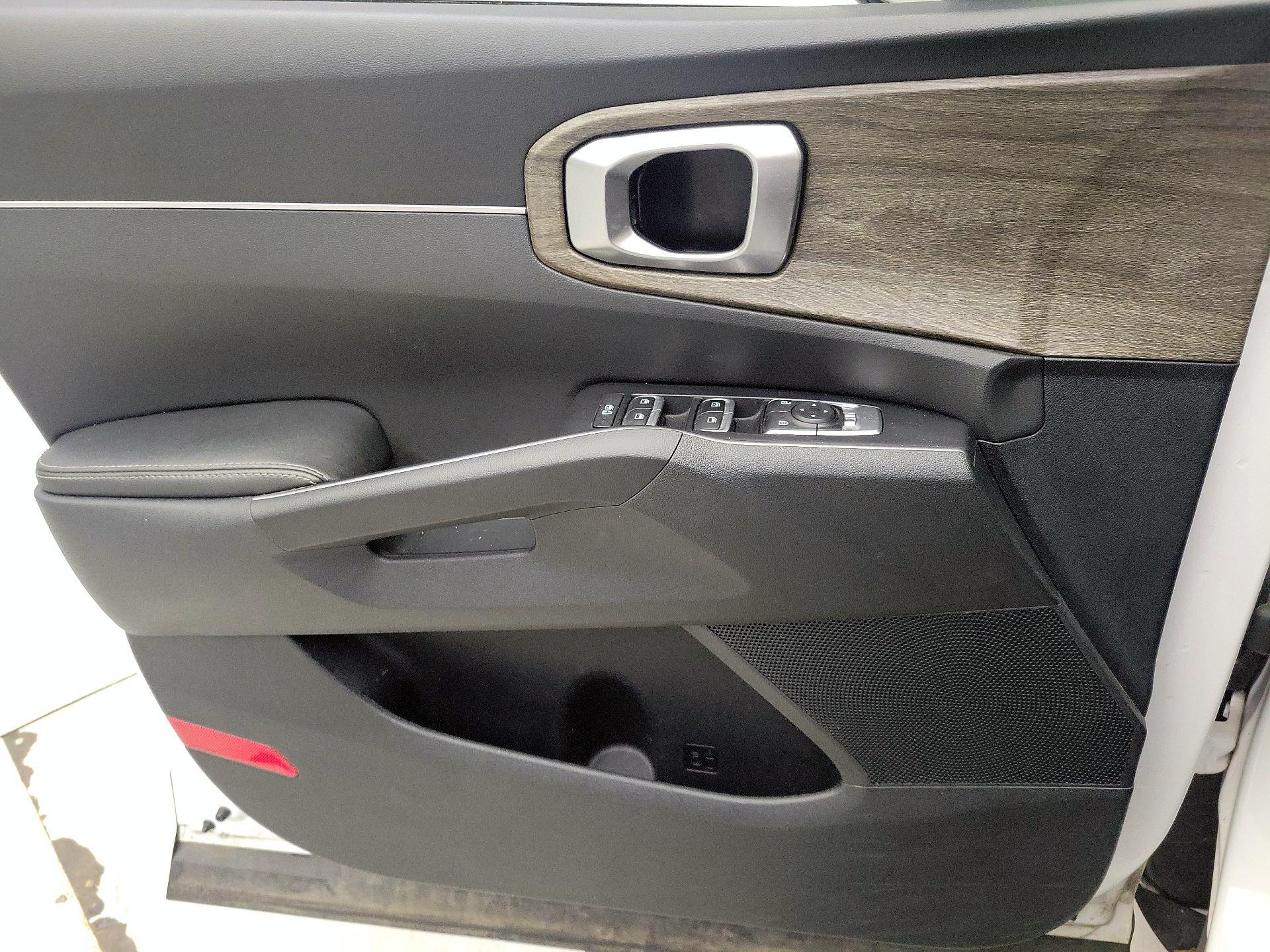 Thumbnail: 2023 Kia Sorento - 12